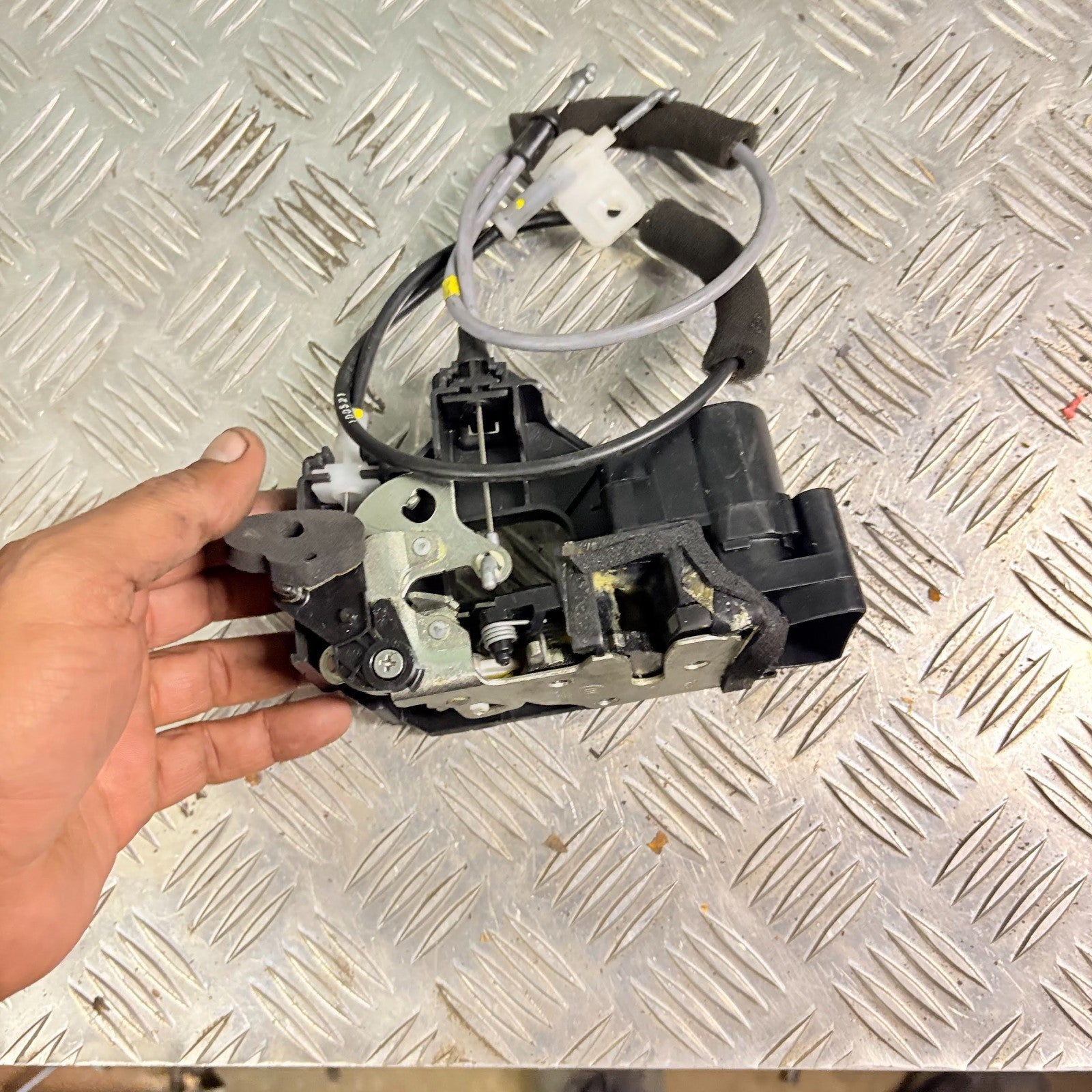 CHEVROLET SPARK LT 2010-2015 MK1 O/S DRIVERS REAR RIGHT DOOR LOCK CATCH