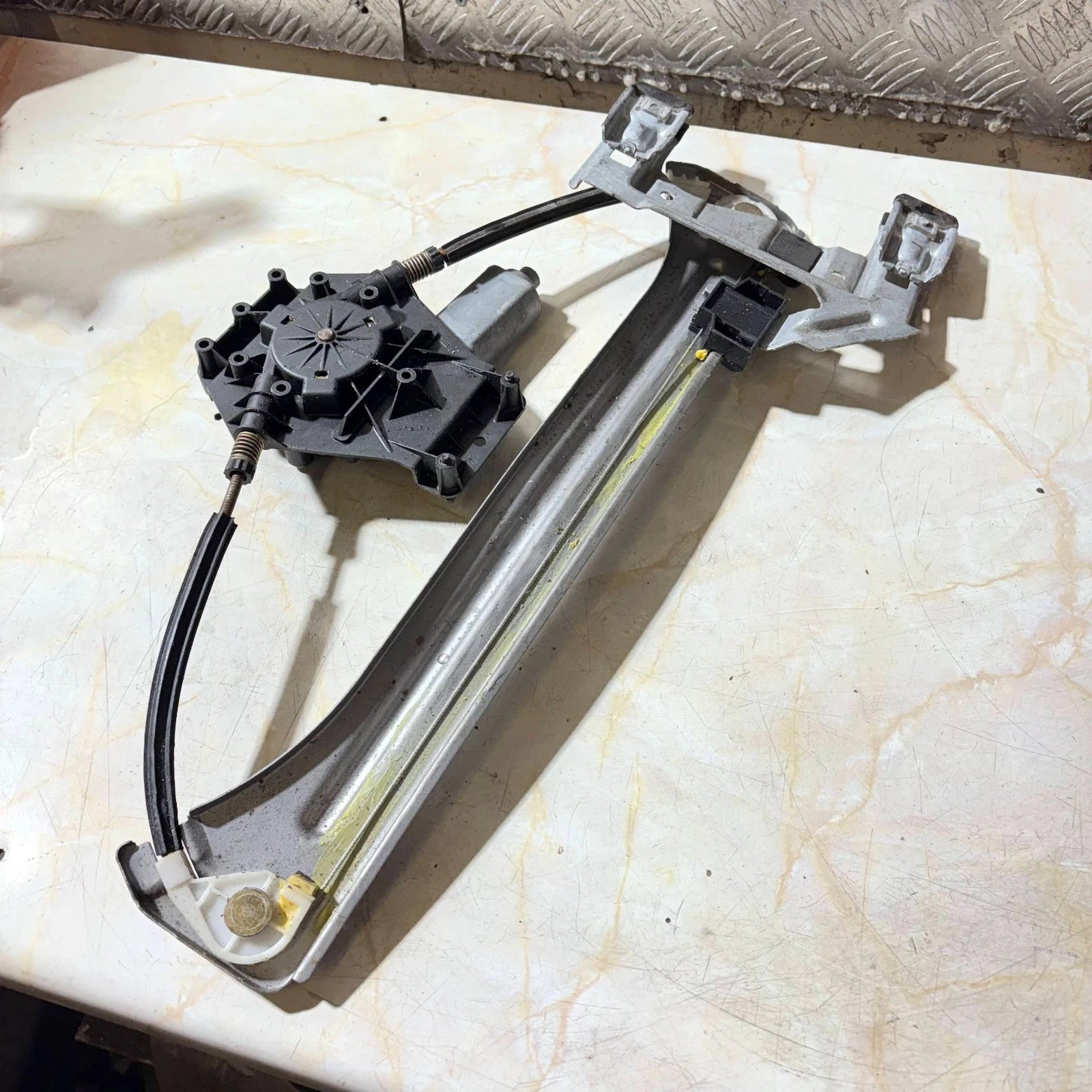CHRYSLER PT CRUISER 00-10 5DR REAR PASSENGER LEFT WINDOW REGULATOR 05067543AA