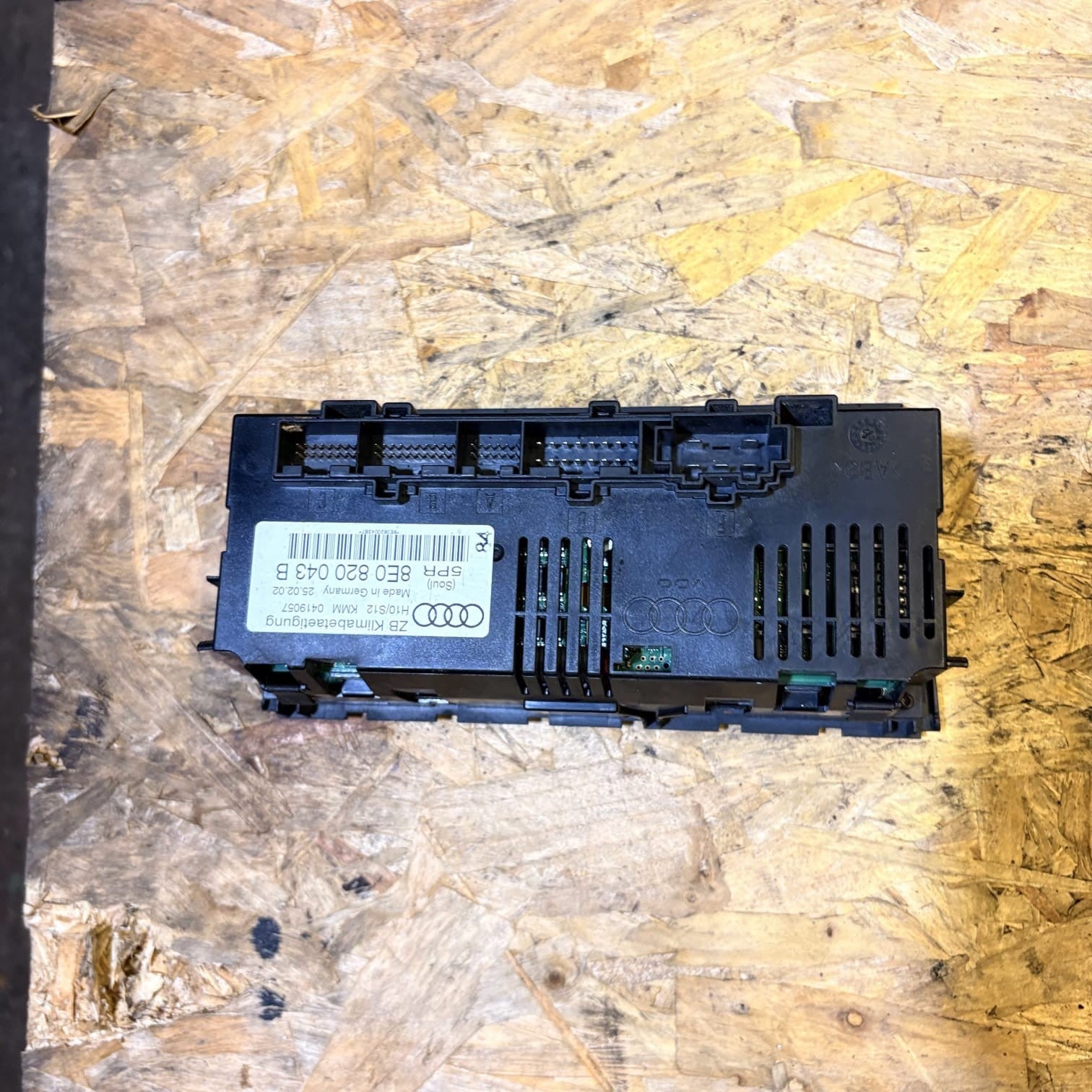 AUDI A4 B7 CLIMATE CONTROL UNIT 8E0820043B 2002