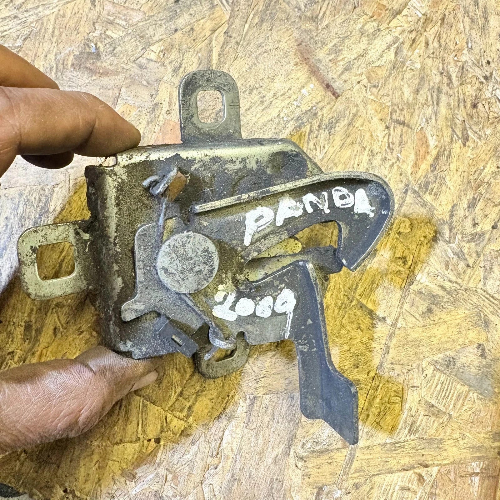 Fiat Panda 2009 Bonnet Lock Mechanism