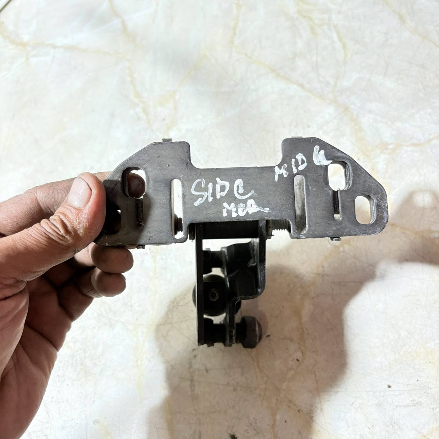 MERCEDES-BENZ Sprinter 313 Cdi Sliding Door Roller guide middle A9067600247
