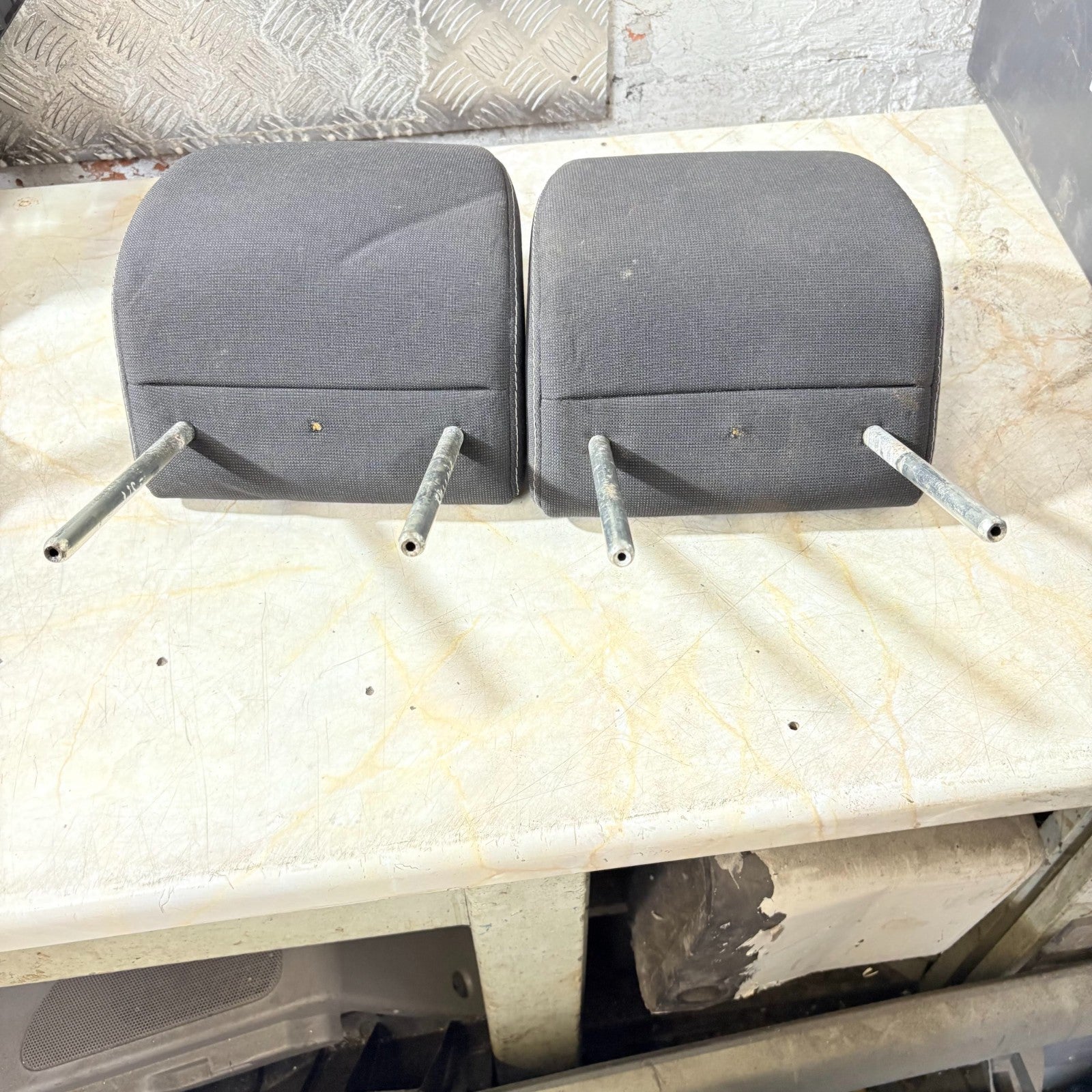 Ford Focus MK2 2005-2010 Front Seat Headrests Pair LH RH Grey Cloth
