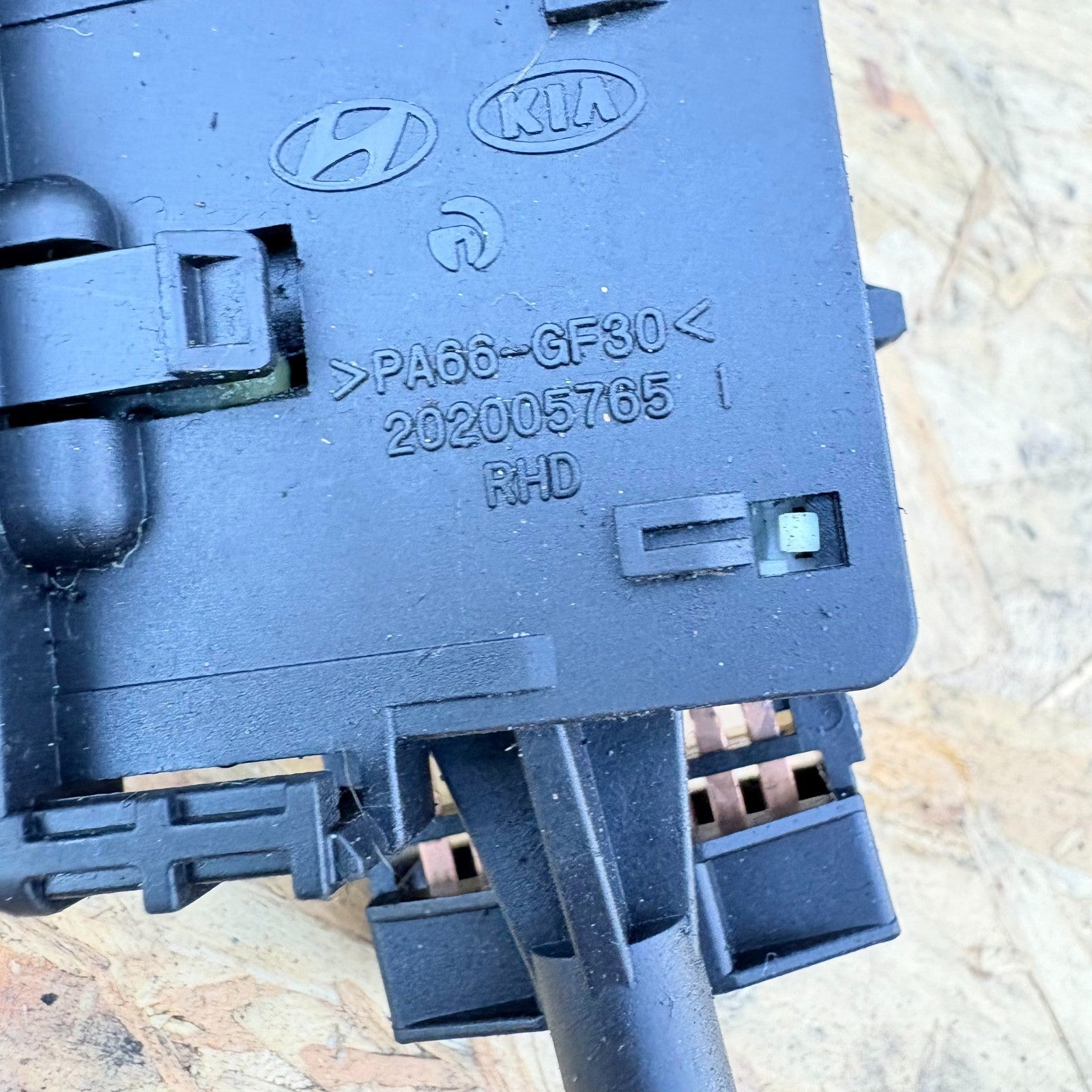 KIA CARENS MK2 (07-12) WINDSCREEN WIPER STALK SWITCH 202005765