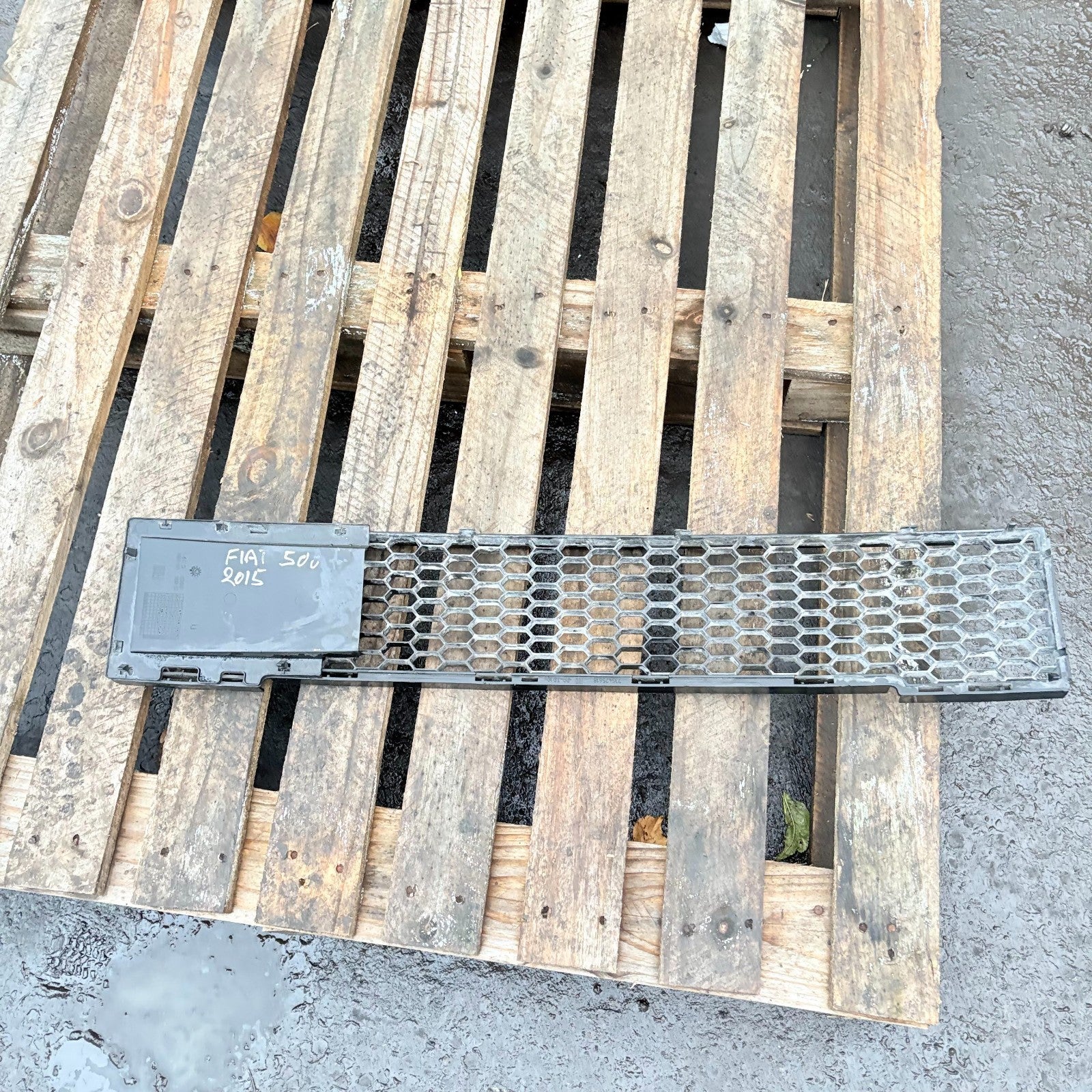 Fiat 500 312 2007-2015 Front Bumper Lower Centre Grille Mesh Insert Pre-Facelift