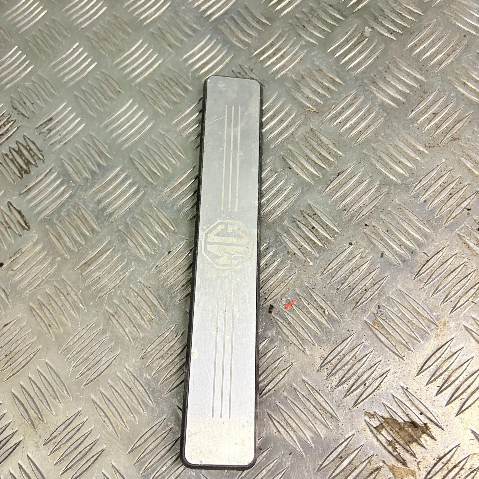 2011-16 MG6 GT MK1 Offside Driver Rear Foot Step Trim Plate 10012153