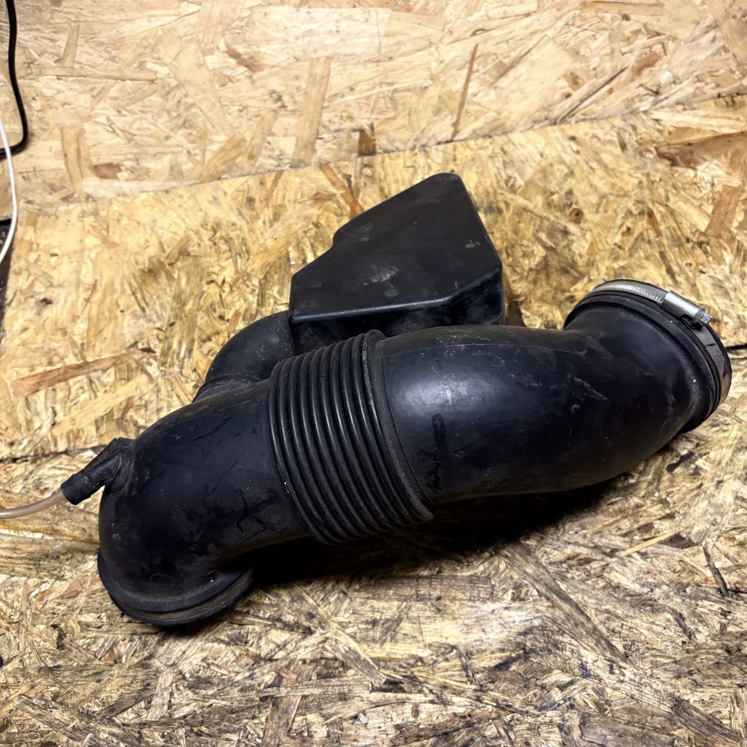 BMW X5 E53 4.4i 4.6is M62 Intake Boot Resonator 13717503375 7503375 7523726