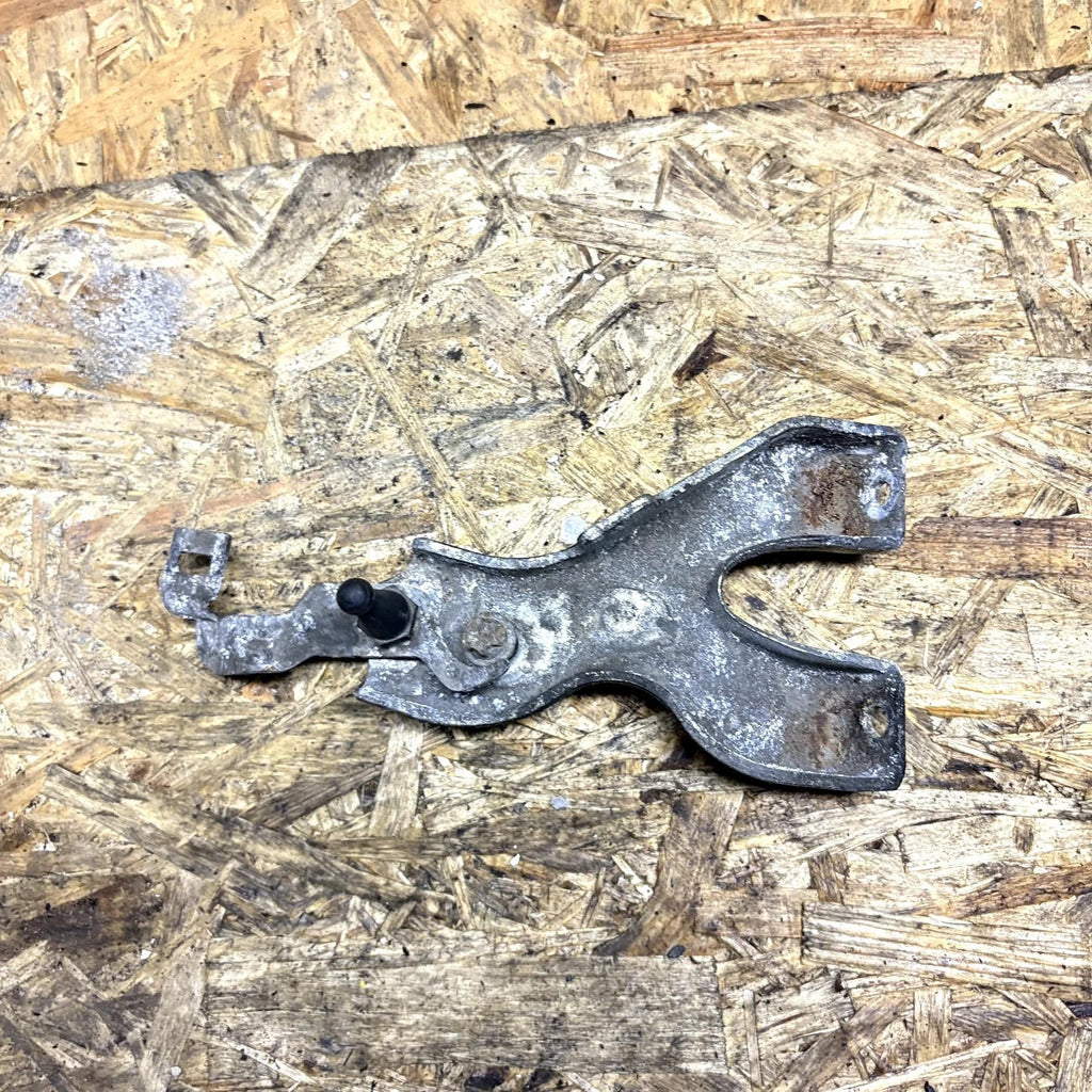 MERCEDES E CLASS W212 COOLER SUPPORT BRACKET A6510900727