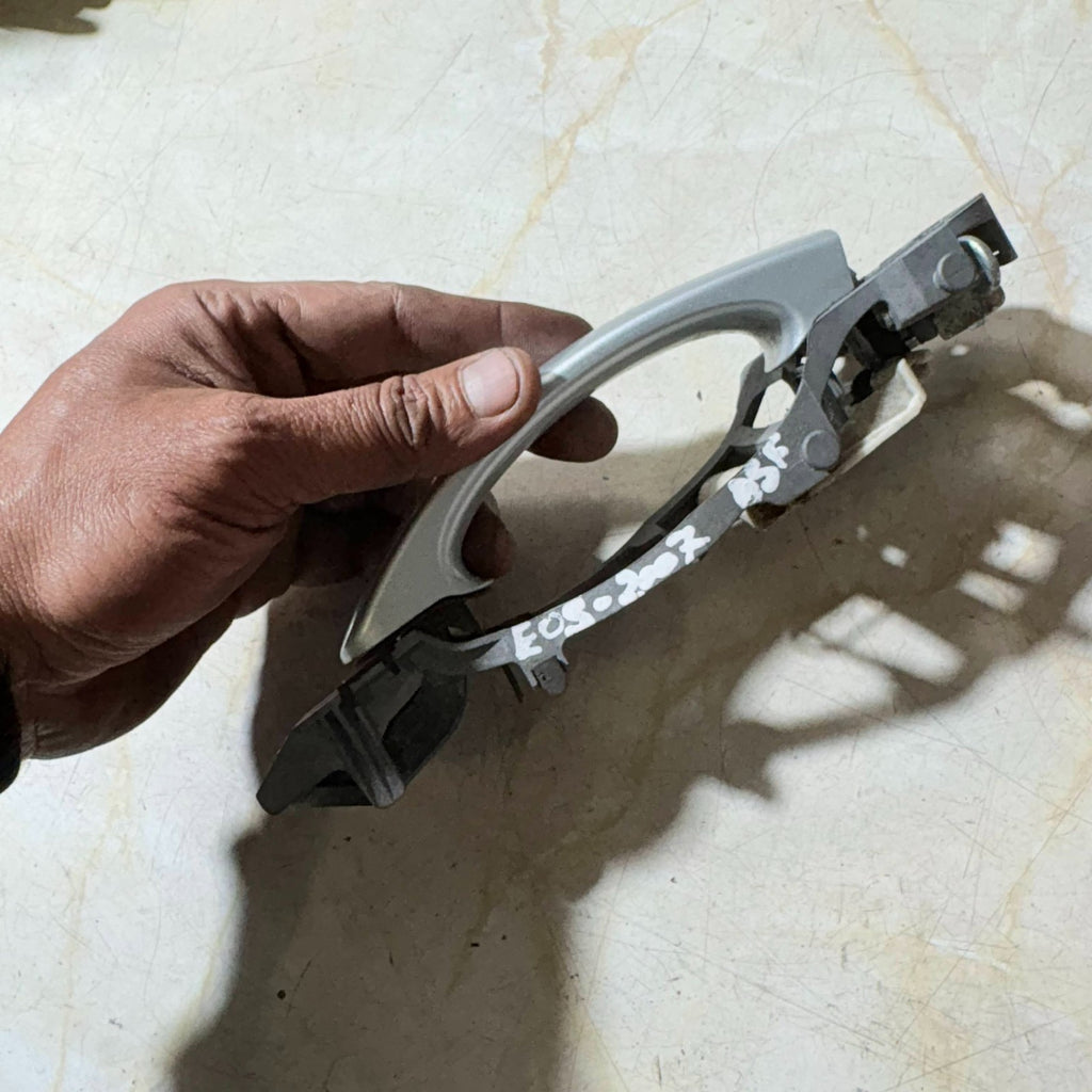 VW EOS MK1 2007 FRONT RIGHT EXTERIOR DOOR HANDLE 5J0837885