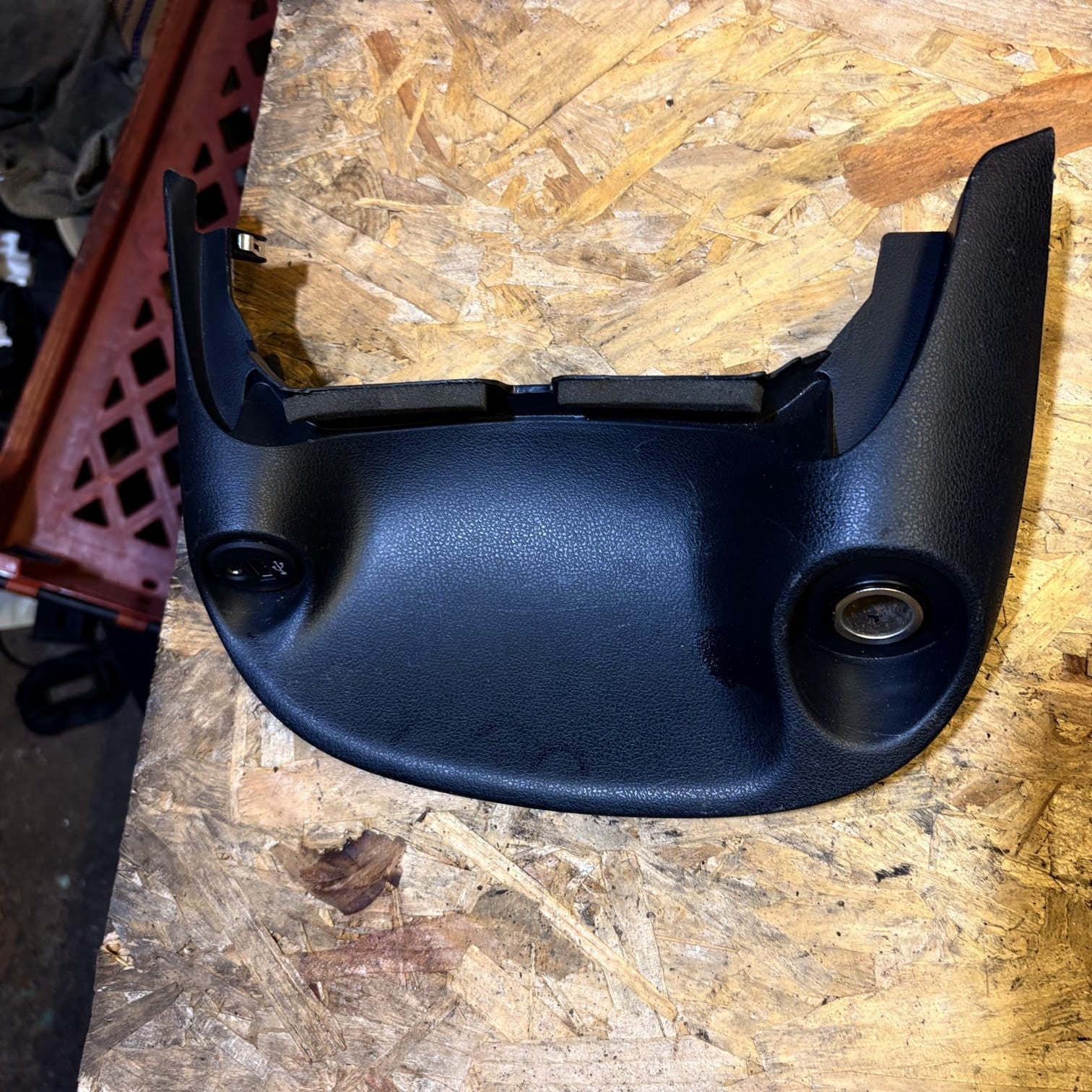 Nissan Juke F15 1.2L Centre Console Trim with USB/AUX Port 682521KE0A 2015