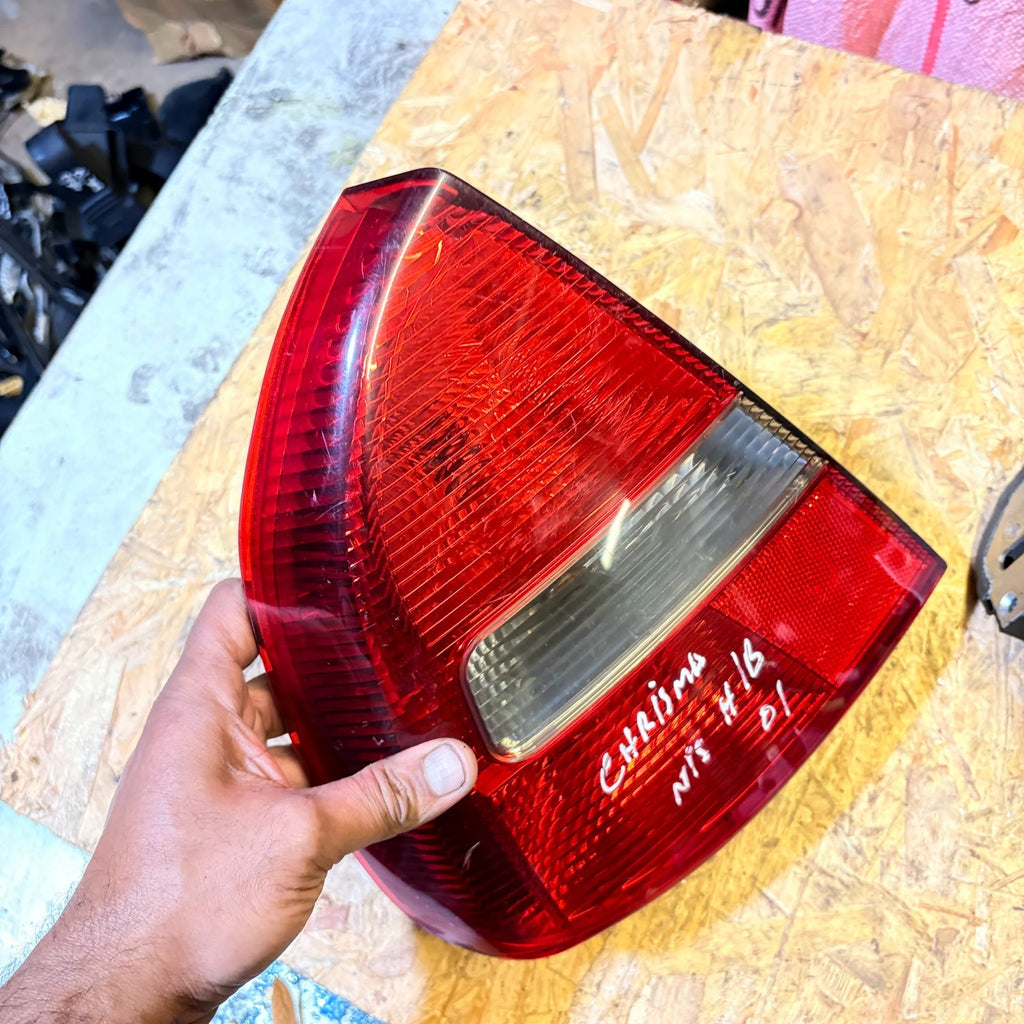MITSUBISHI CARISMA MK1 95-04 REAR LEFT OUTER TAIL LIGHT PASSENGER LAMP 151085