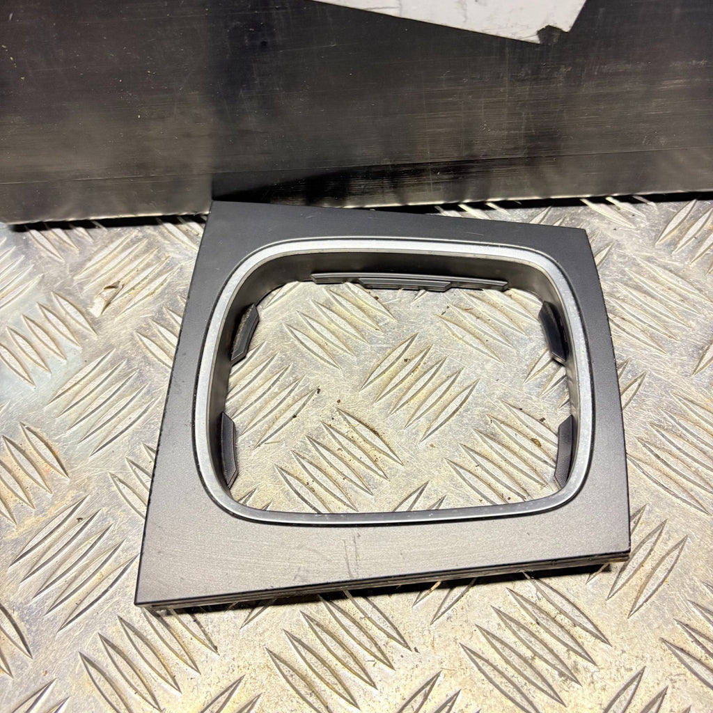 Audi A3 8P Central Console Tunnel Lining Mask Trim Bezel 8P0864261T 03-12