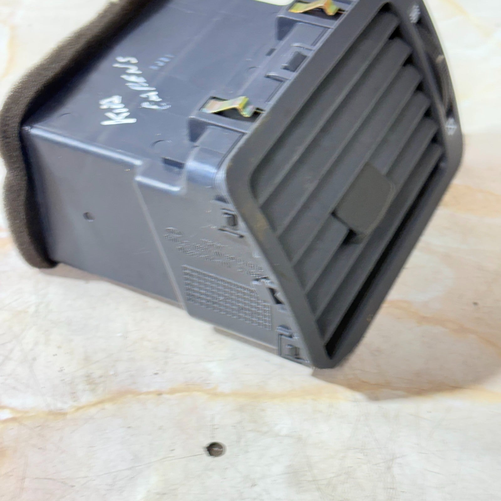Kia Carens II (FJ) 2002-2006 Dashboard Air Vent LH Passenger 0K2FZ6471X
