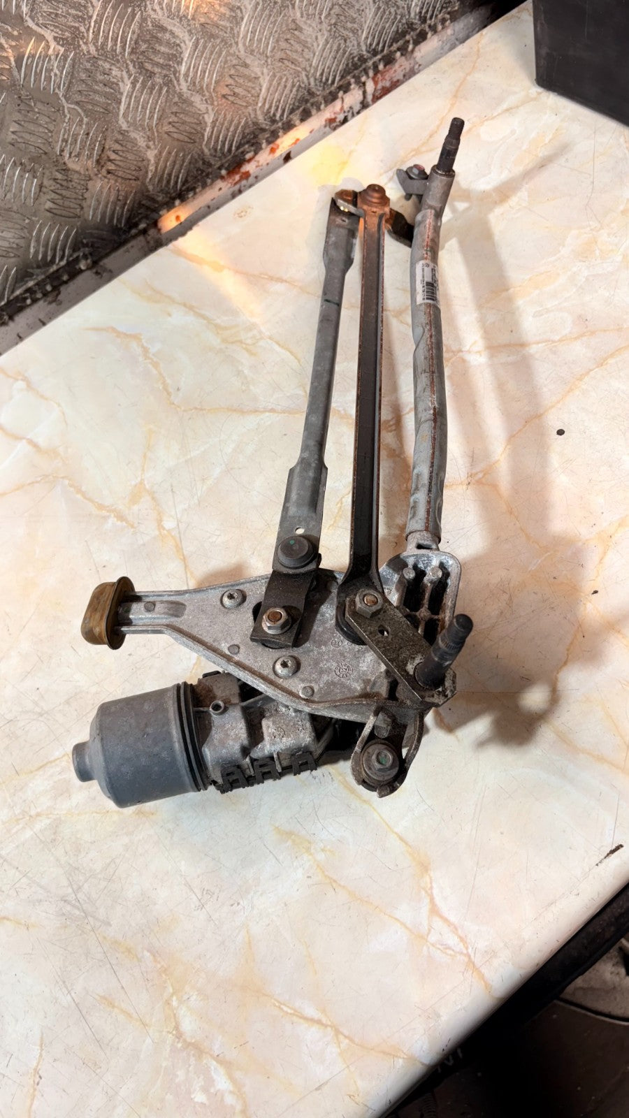 2013 PEUGEOT 208 Front Wiper Motor 0 390 241 578