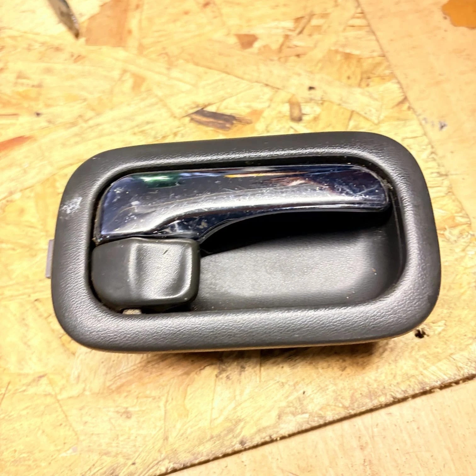Nissan X-Trail T30 2002 Driver Front door interior handle DEV315339