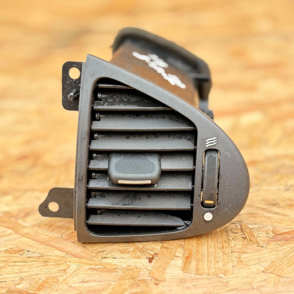Jaguar S-Type X200 RHD Dashboard Outer Air Vent 2003-2008 XR847069