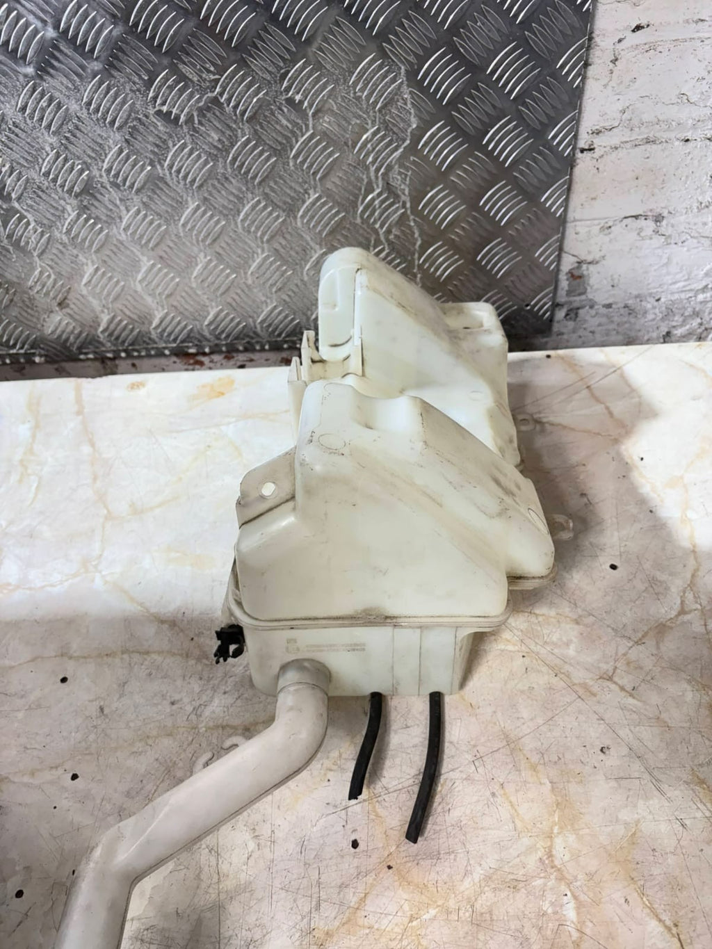 MITSUBISHI COLT CZ1WASHER BOTTLE RESERVOIR3DR MN105383WINDOW WASH PUMP08-13 2011