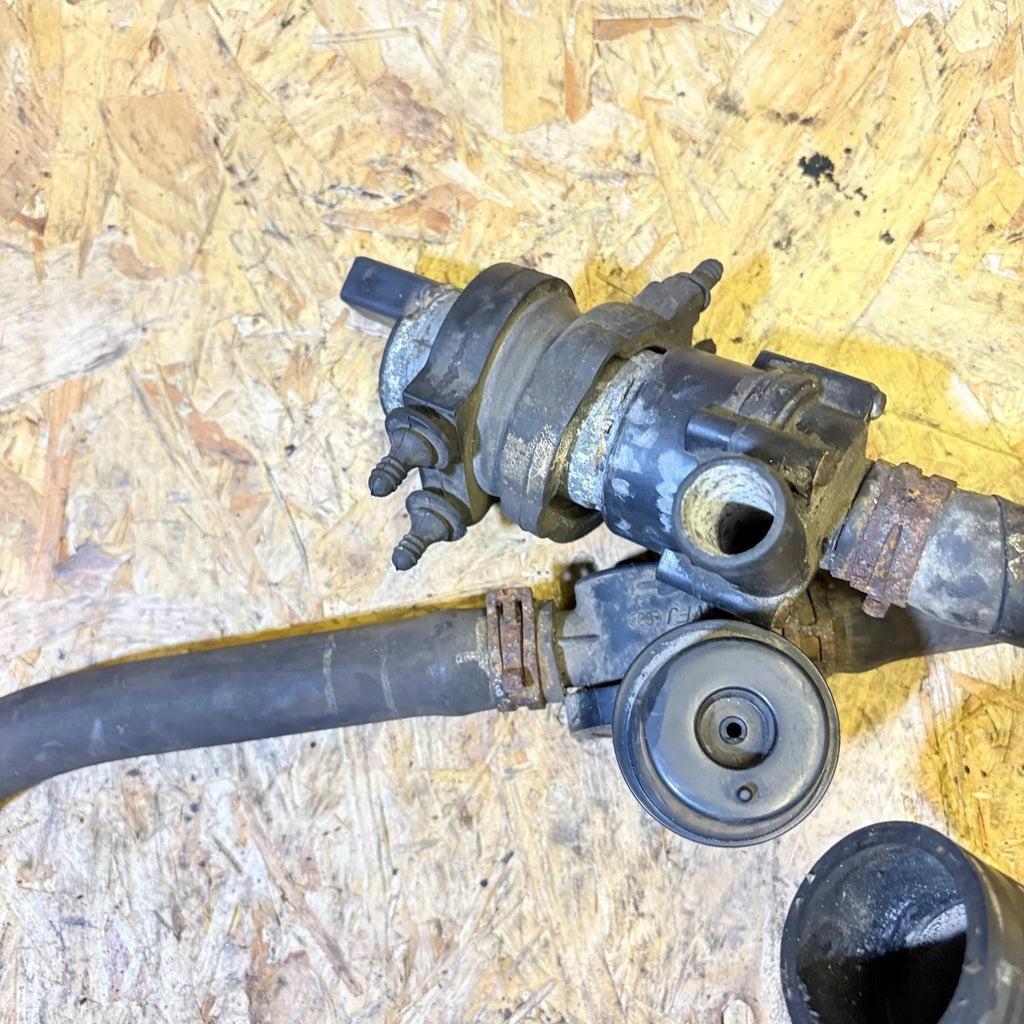 VW Golf Mk5 2003-2009 2.0 TDI Coolant Pipe/Hose Valve 03G965209A