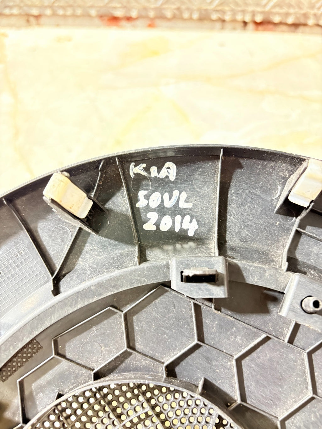 Kia Soul 2nd Generation 2014-2019 Centre Dashboard Speaker Grille 84770-B2100