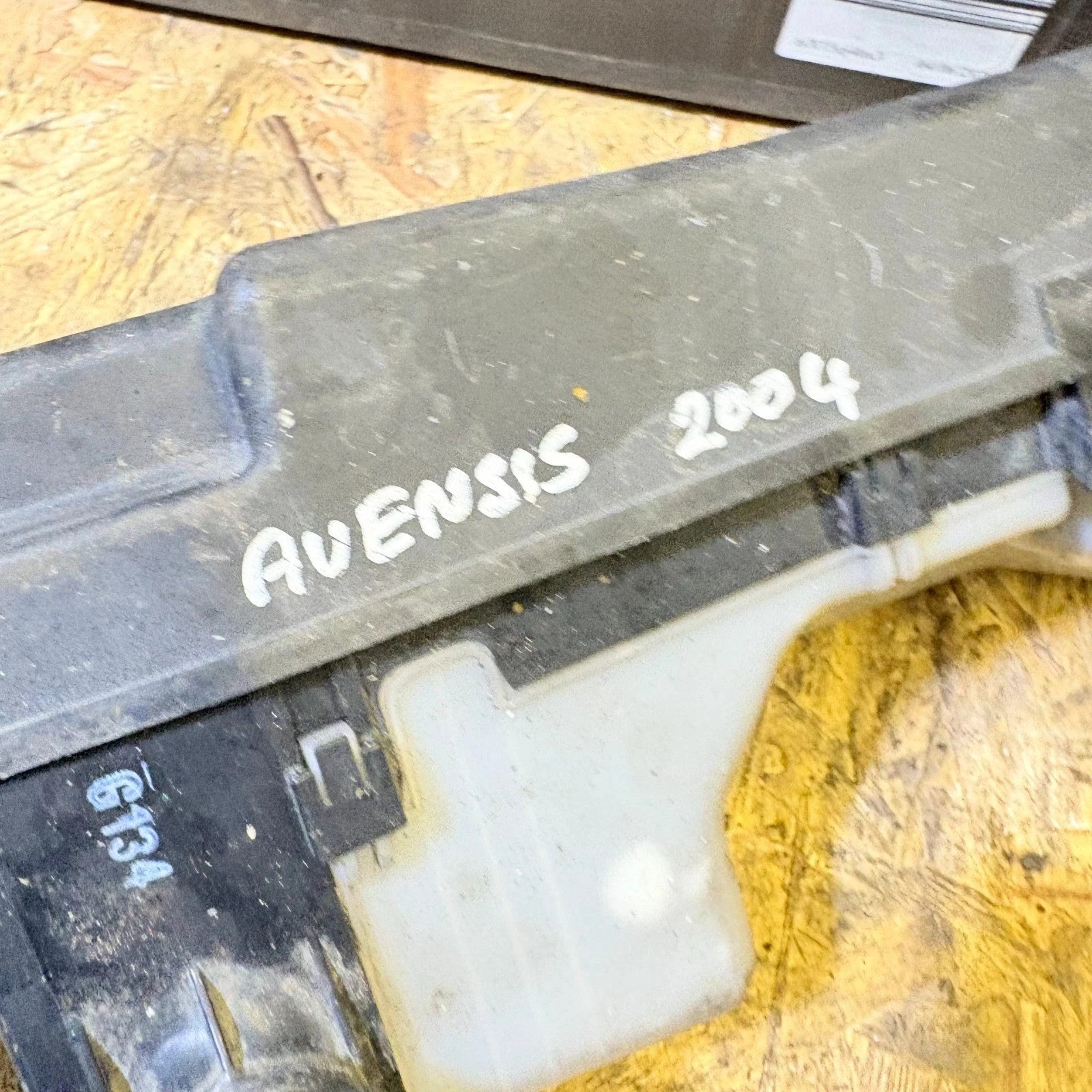 Toyota Avensis T250 2004 Engine Bay Fuse Box Relay Junction Box Fuseboard