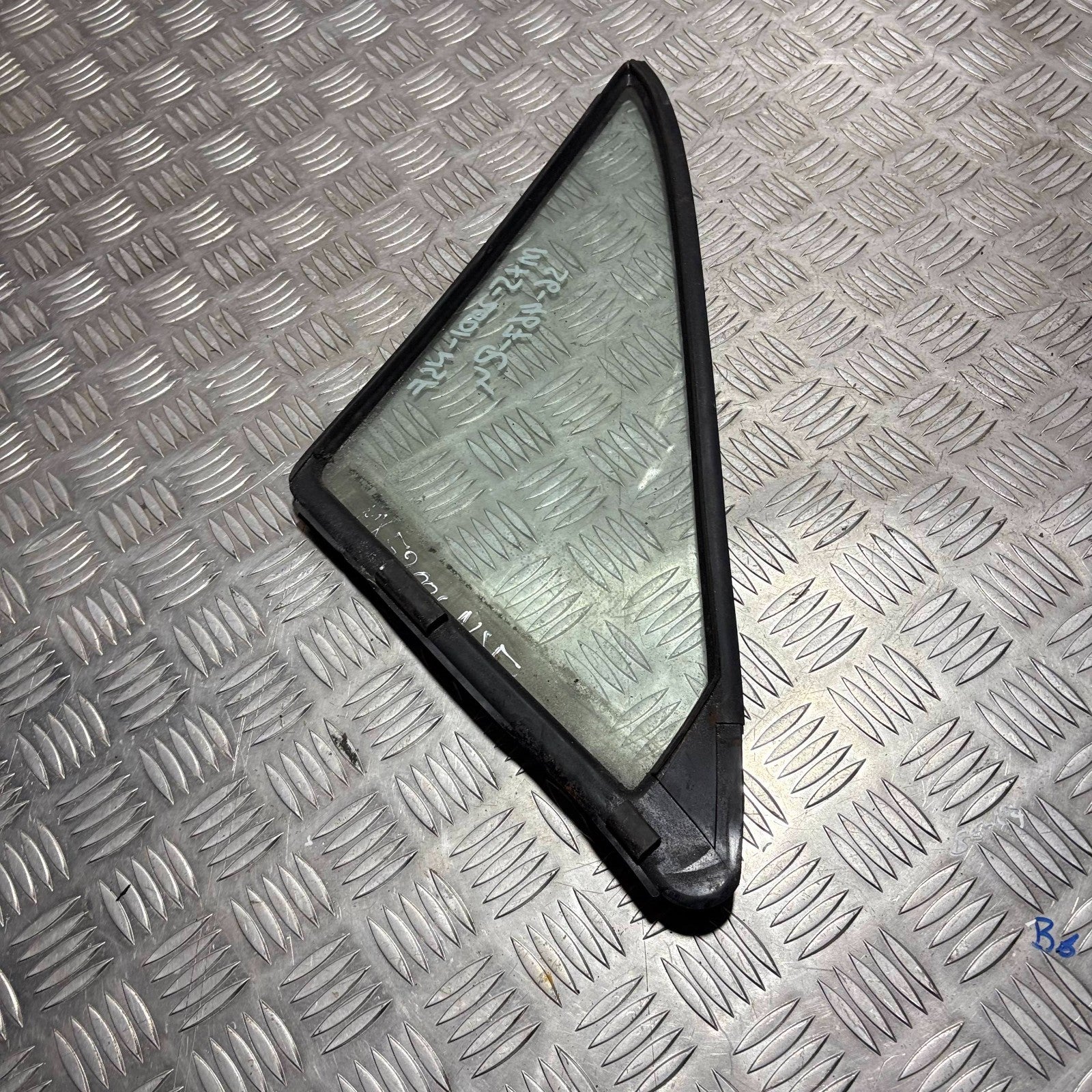 MAZDA MX5 2001 N/S/F DOOR QUARTER WINDOW GLASS FORNT LEFT SIDE