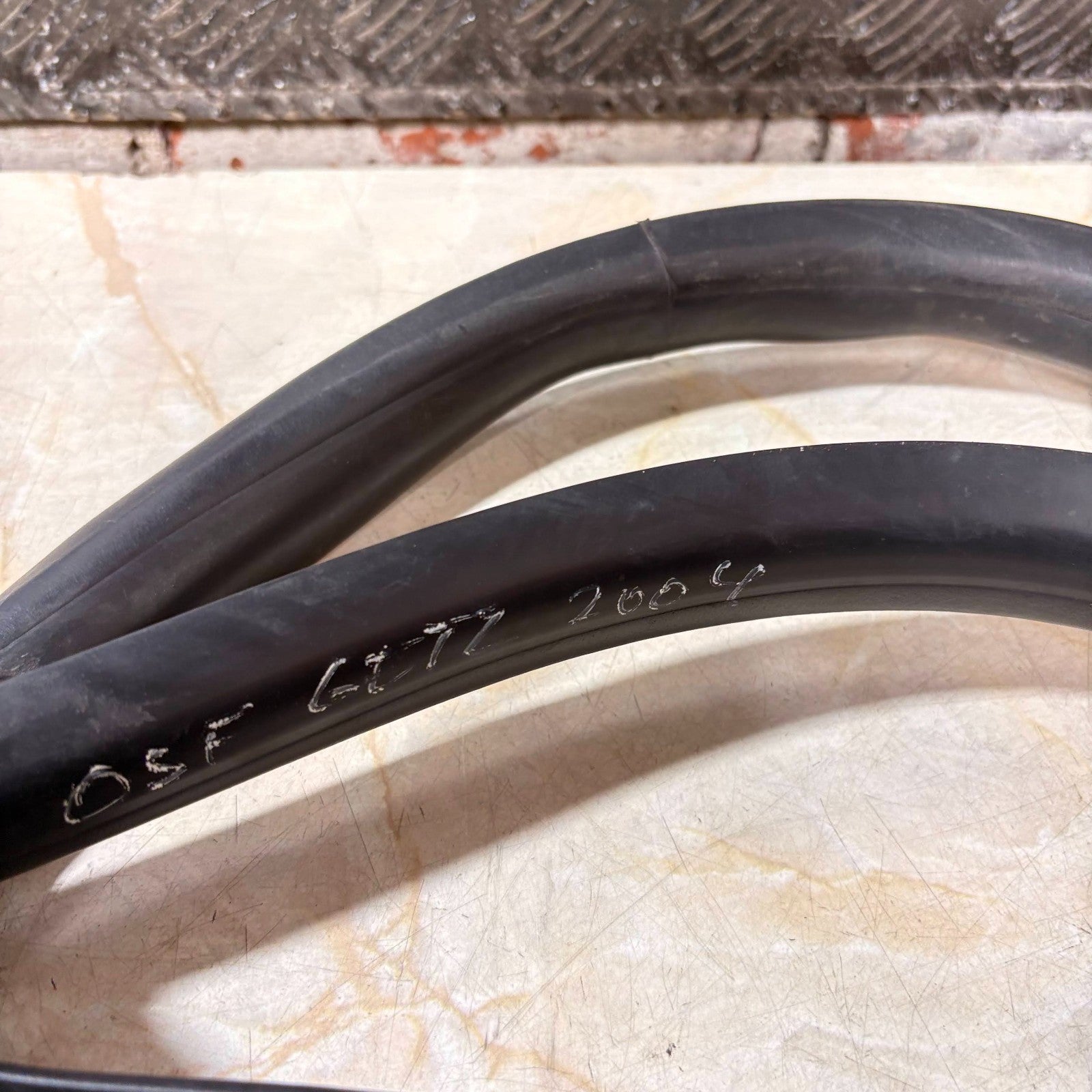 HYUNDAI GETZ MK1 2002-2005 FRONT RIGHT DRIVER O/S DOOR RUBBER SEAL 82120-1C000