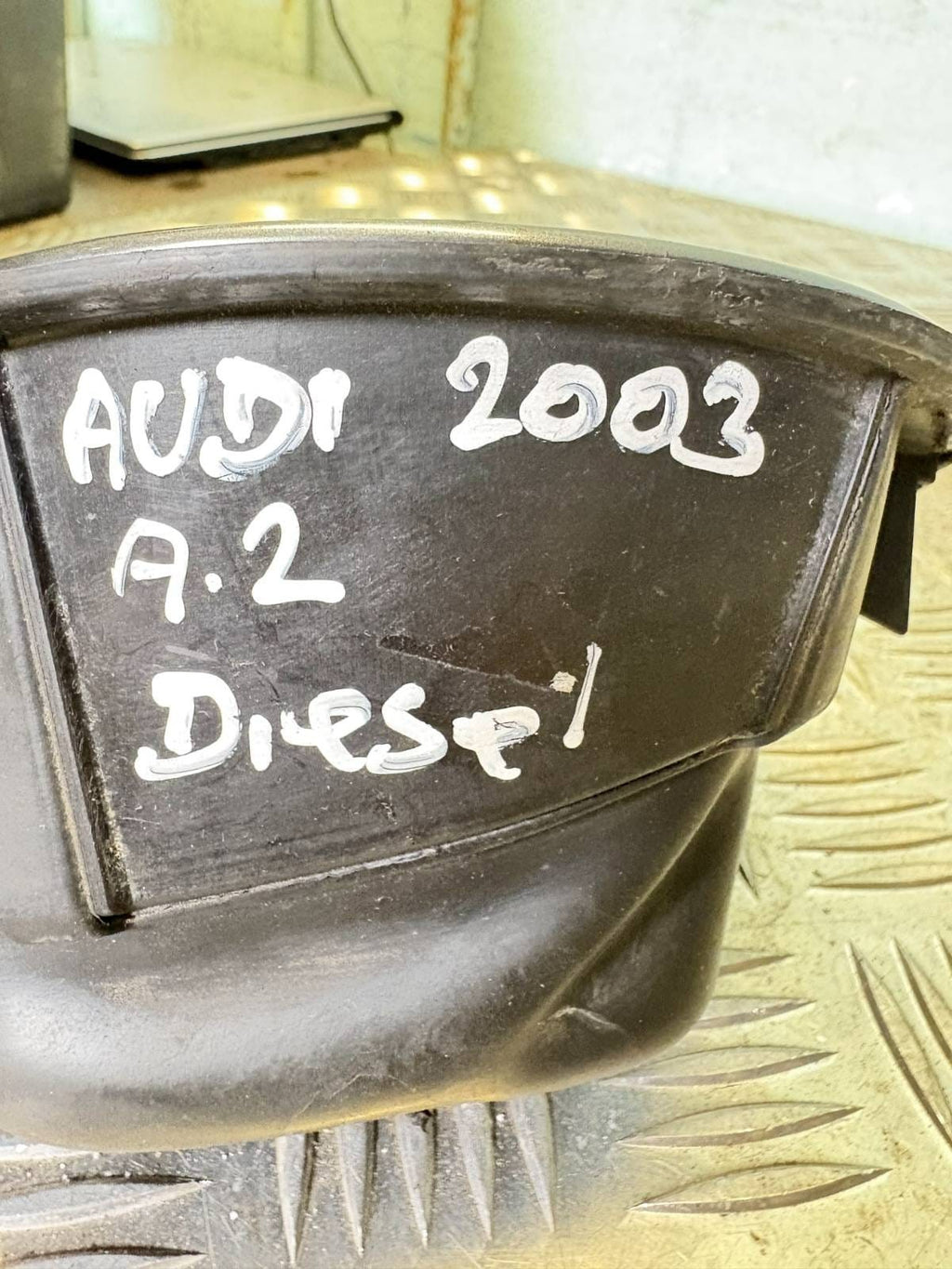 Audi A2 8Z Blue Fuel Flap and Mechanism 8Z0809905A 2003