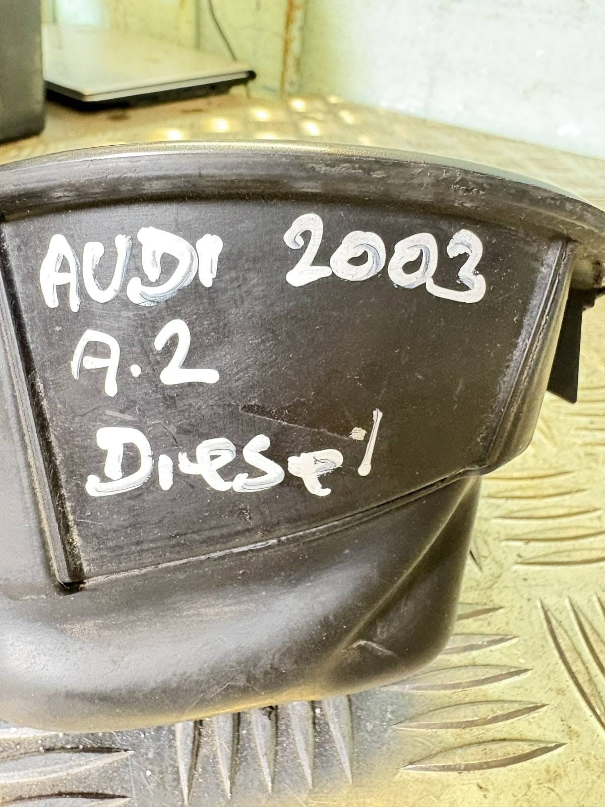 Audi A2 8Z Blue Fuel Flap and Mechanism 8Z0809905A 2003