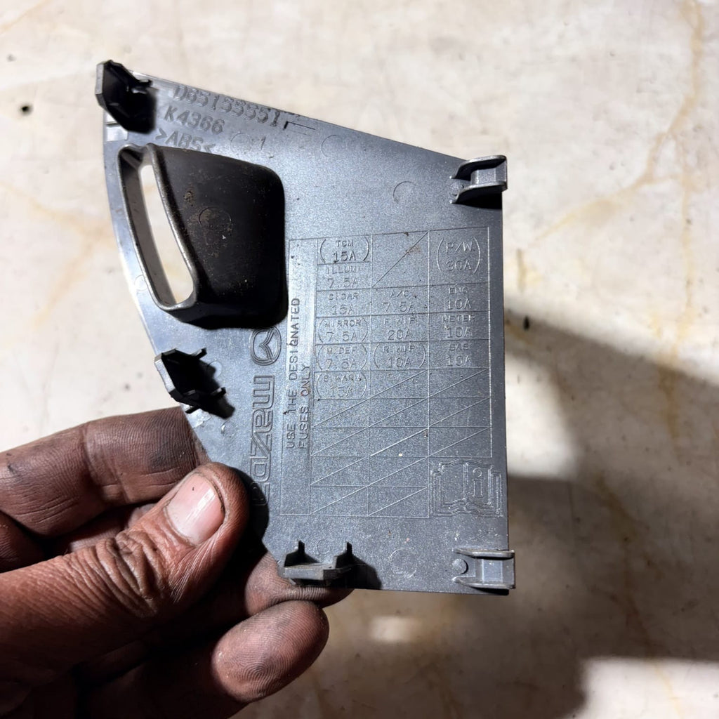 Mazda 2 DE 1.4CD 50kW Diesel Interior Fuse box cover D65155551