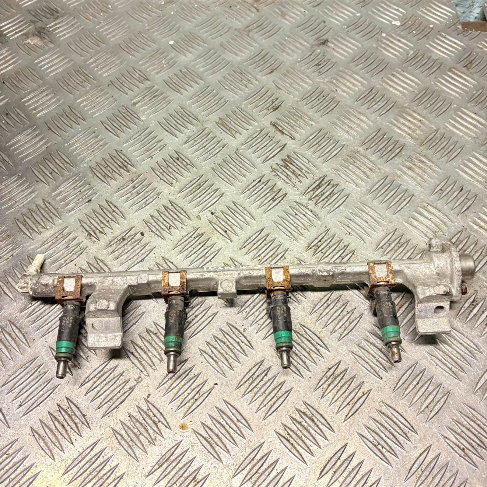FORD Focus Fusion Fiesta 2005 1.4 PETROL FUEL Rail& INJECTORS 2N1U9F593KA 9F593