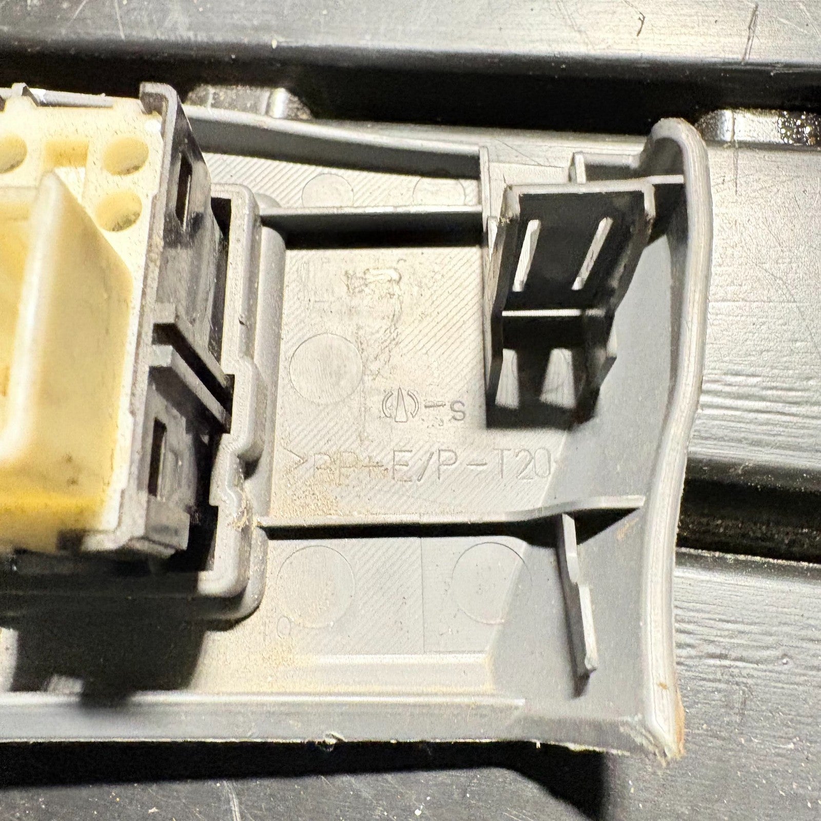 Toyota Corolla E12 2002-2006 Wing Mirror Electric Control Switch Button 183574