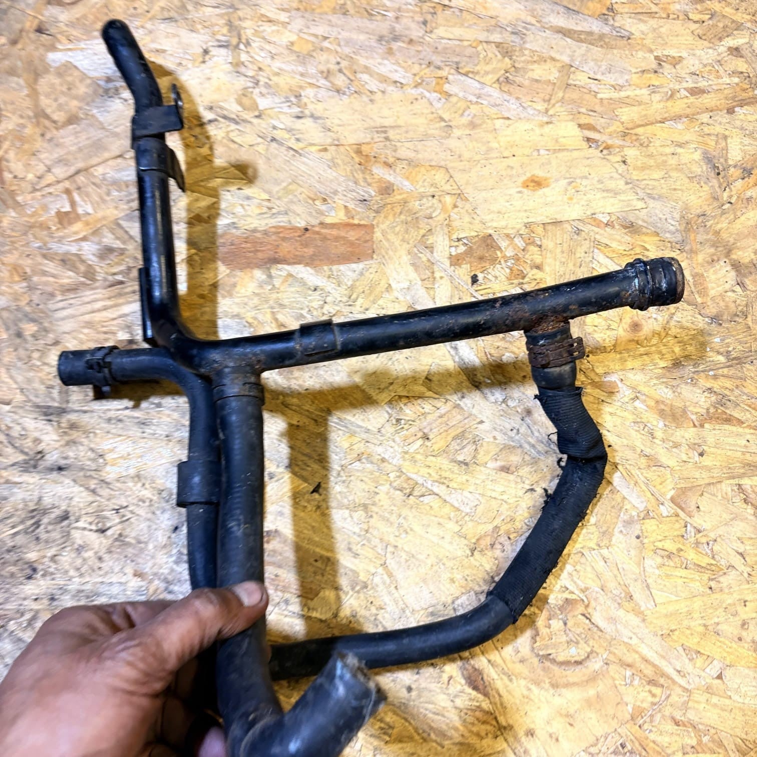 VW Golf MK5 Touran Caddy 1.9 TDI BXE Engine Metal Water Coolant Pipe 038121065CS