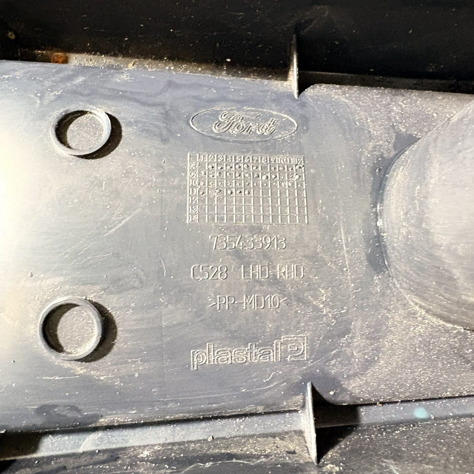 FORD KA MK2 CENTRE CONSOLE CUP HOLDER 2014 735433913,, B18