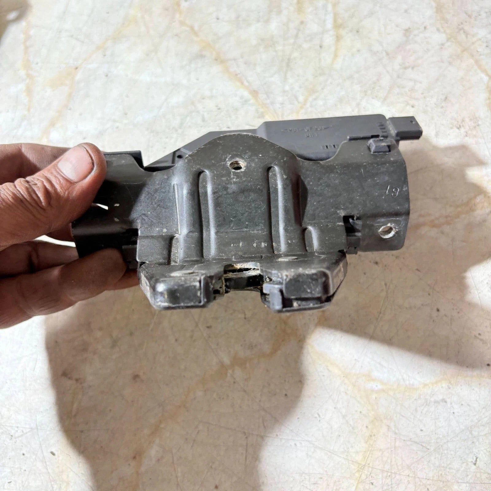 2002 BMW E46 COUPE LOCK TAILGATE 8 196 401