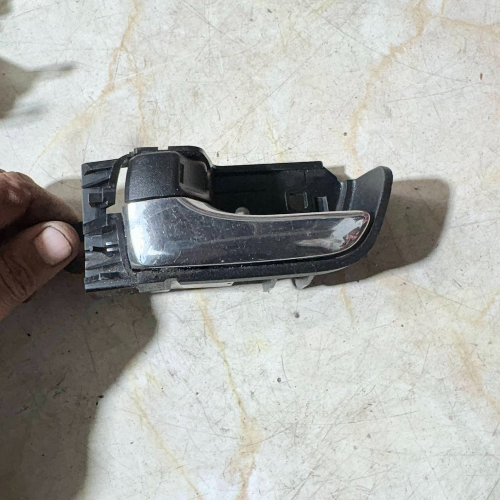 1997-2003 TOYOTA PRIUS MK1 INTERIOR DOOR HANDLE FRONT LEFT PASSENGER SIDE
