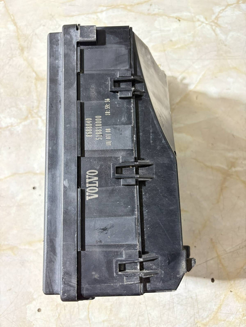 VOLVO C30 MK1 06-12 FUSE BOX 8688040
