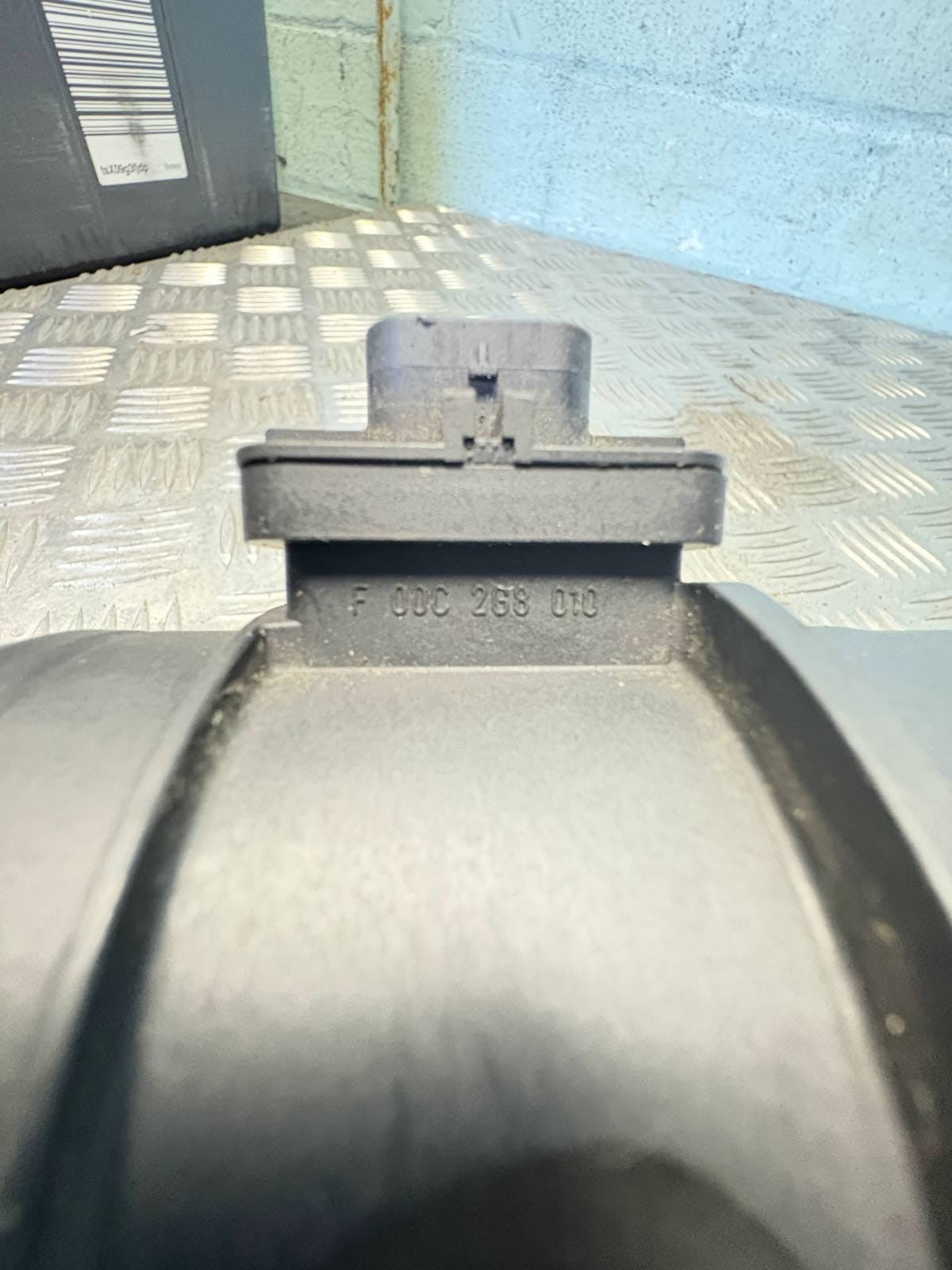Volkswagen Crafter 2013 mass air flow meter sensor F00C268010
