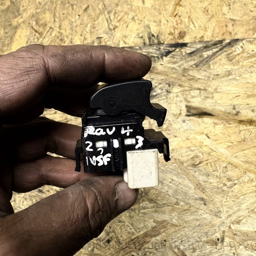 Toyota RAV4 MK1 1994-2000 NSF Front Left Passenger Door Window Switch 84810-1208