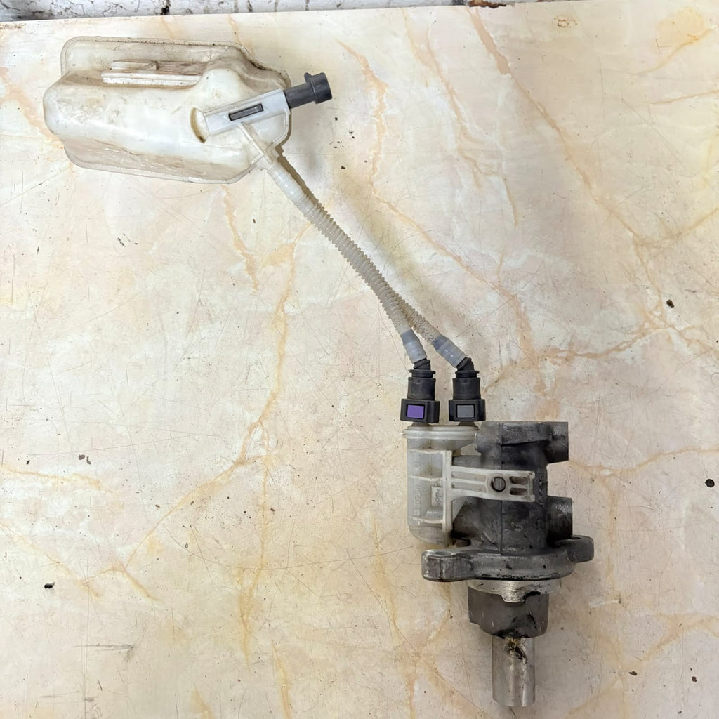 FIAT GRANDE PUNTO EVO 1.2/1.4 MASTER CYLINDER AND RESEVIOR 16k MILES ONLY
