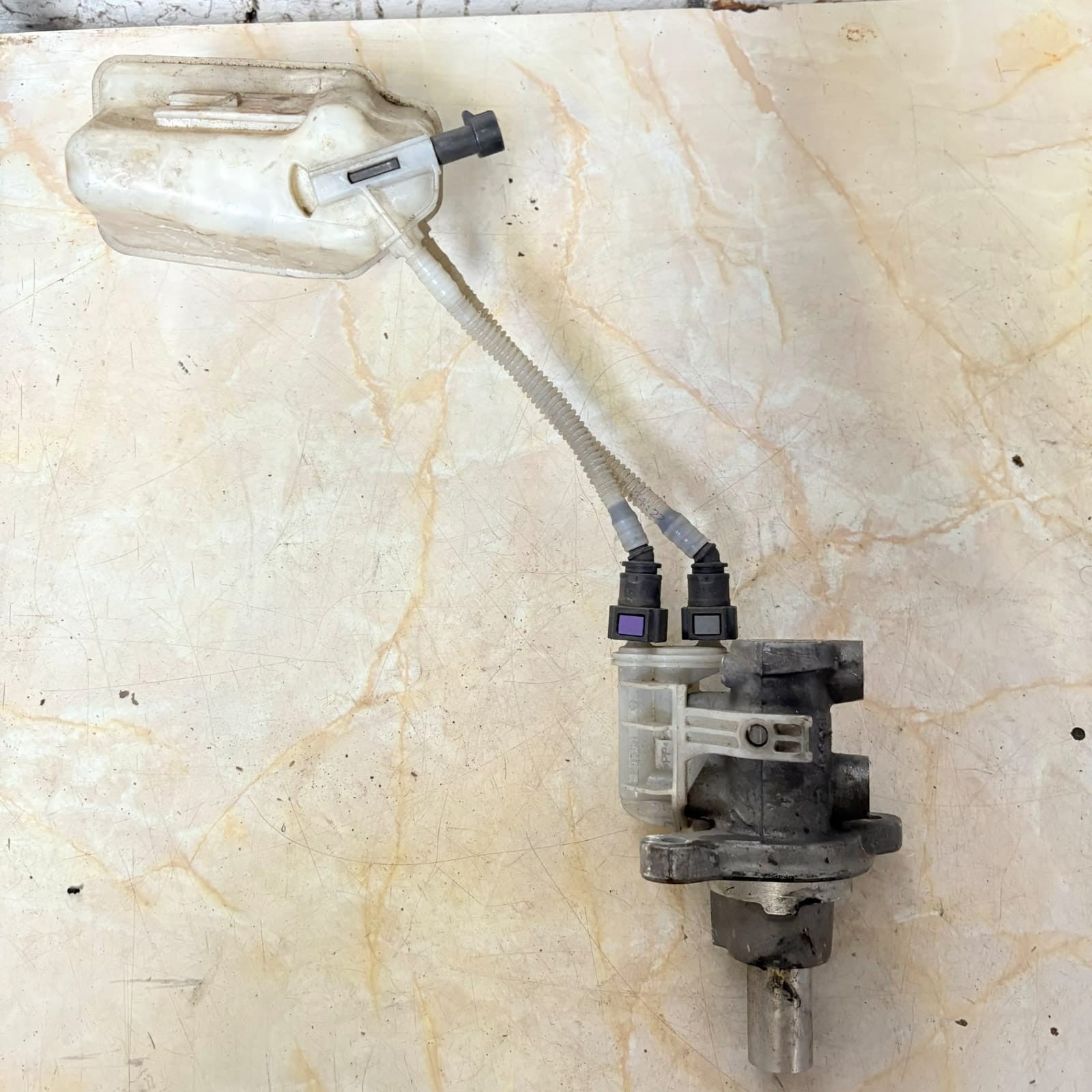 FIAT GRANDE PUNTO EVO 1.2/1.4 MASTER CYLINDER AND RESEVIOR 16k MILES ONLY