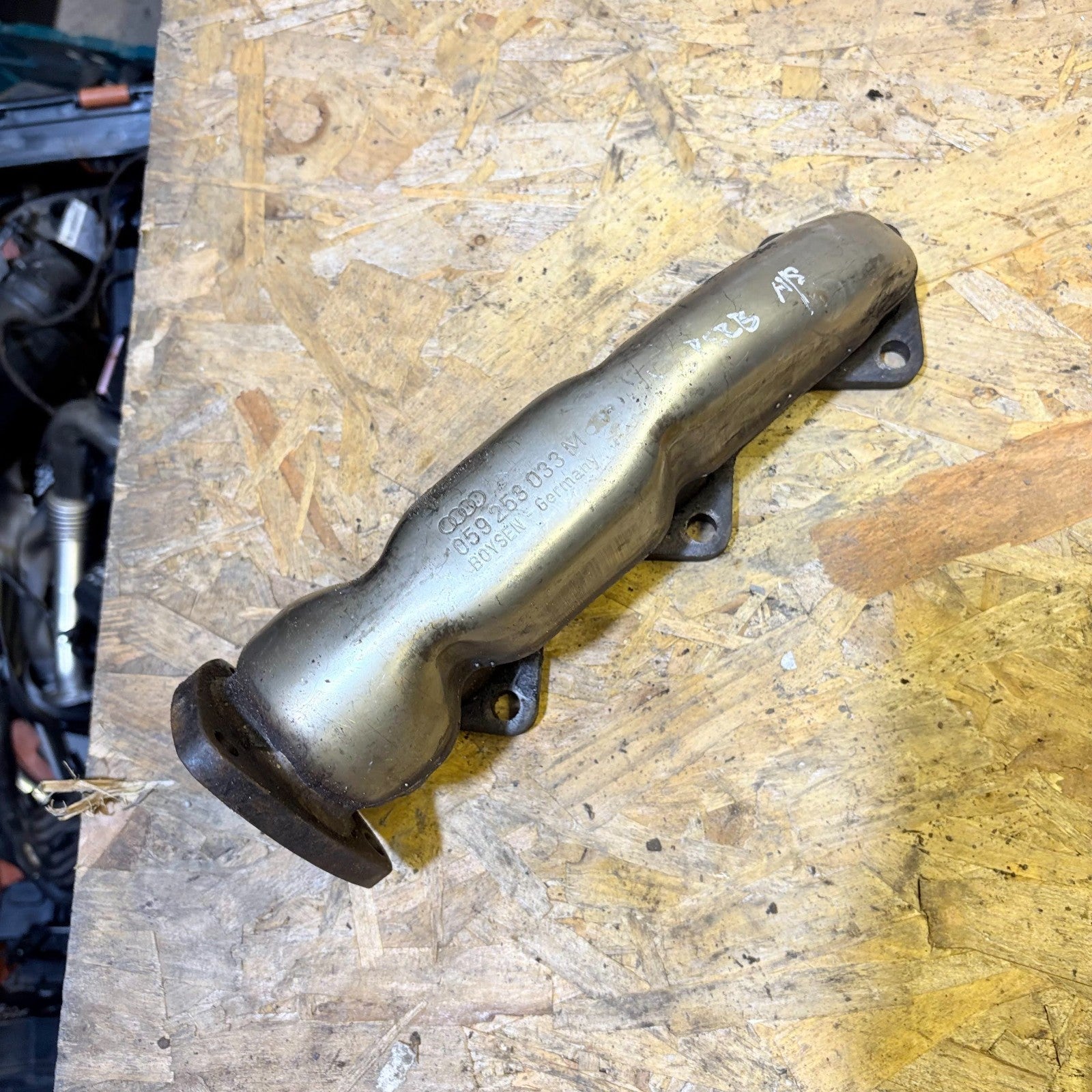 SKODA SUPERB LEFT SIDE EXHAUST MANIFOLD 059253033