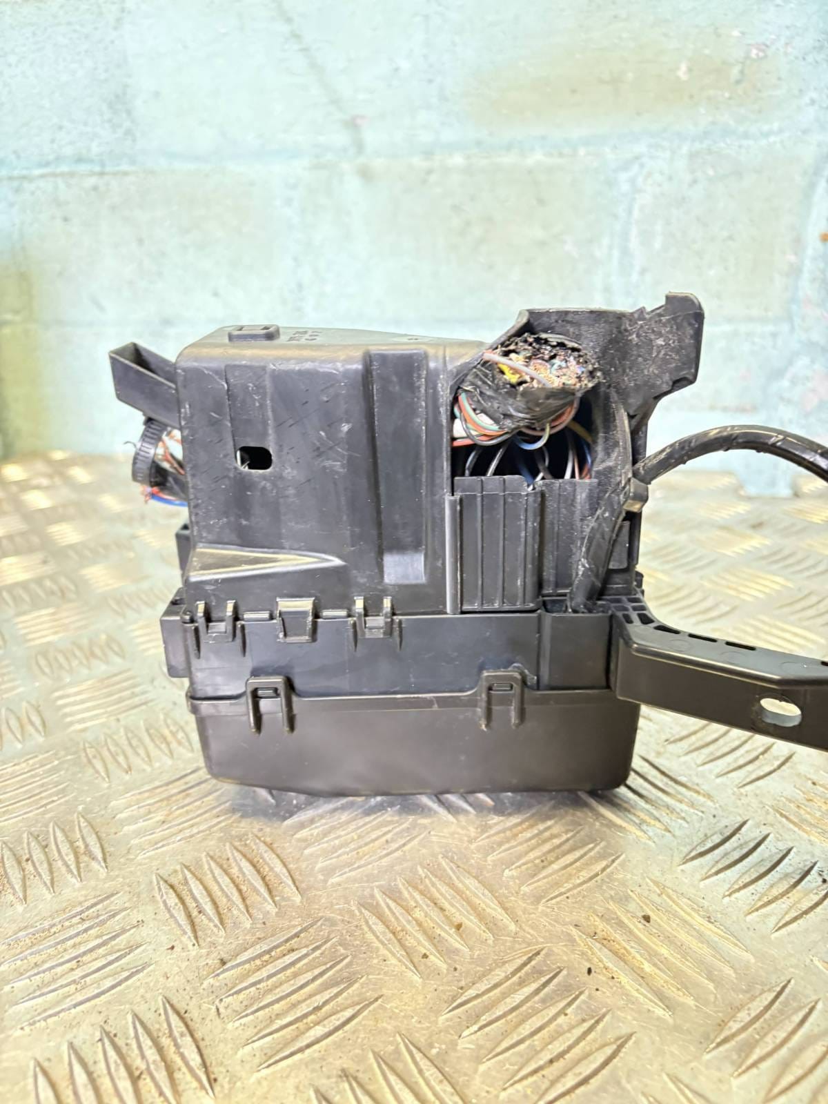 2014 Suzuki Swift Black Relay And Fuse Box Module Assembly
