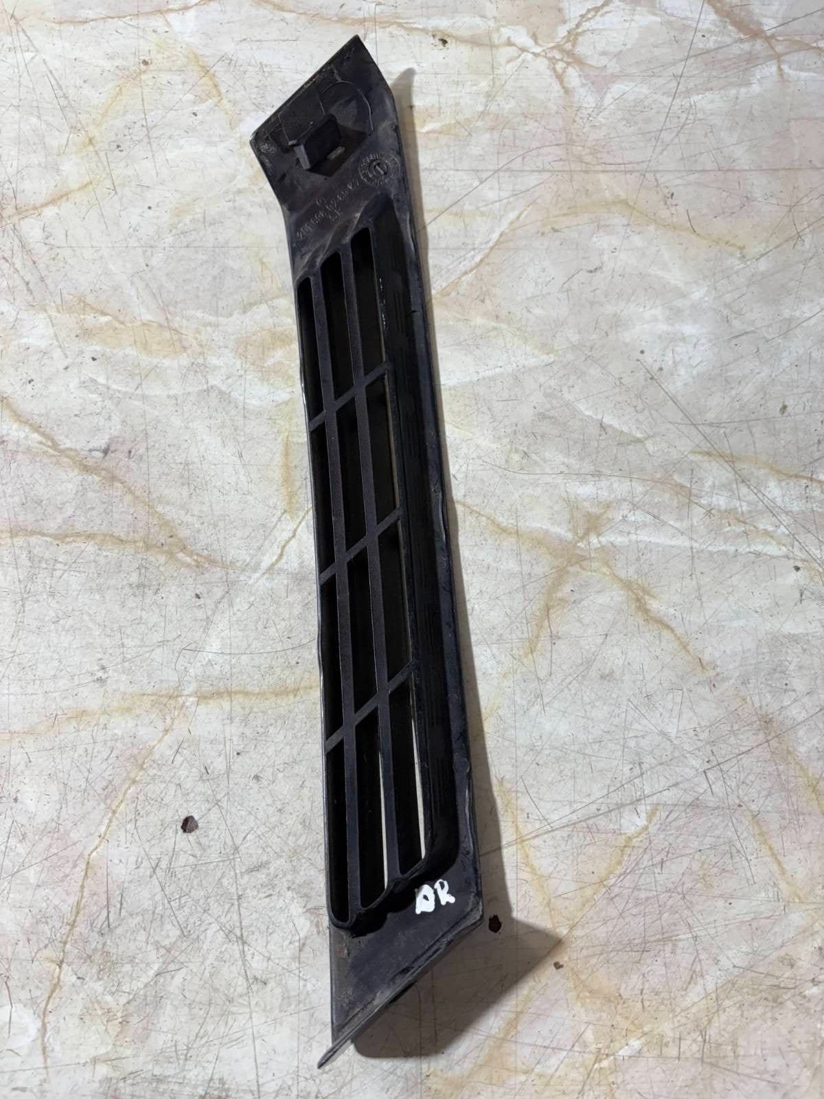 Mercedes 190 W201 190E 190D 1982-1993 Right C Pillar Vent Grille A2016980289