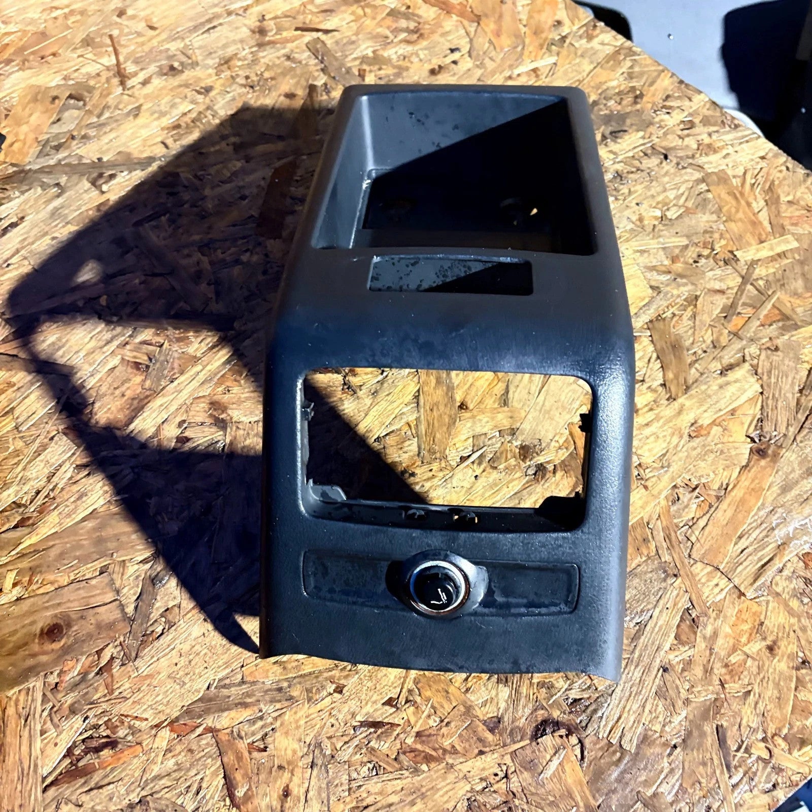 Audi A6 C6 2004?2011 Rear Centre Console Arm Rest Frame