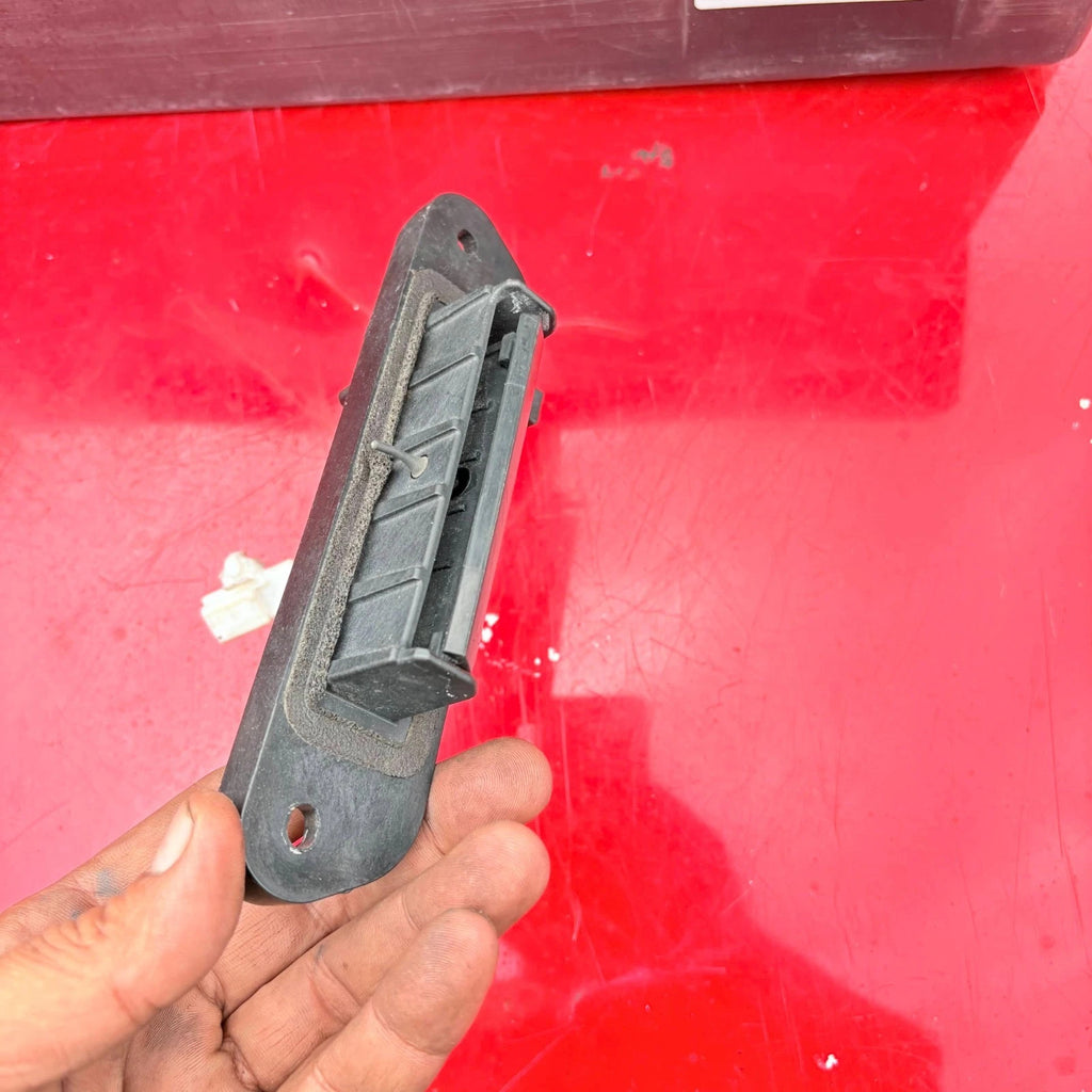 MITSUBISHI LANCER 2010 BOOT TAILGATE HANDLE RELEASE BUTTON SWITCH