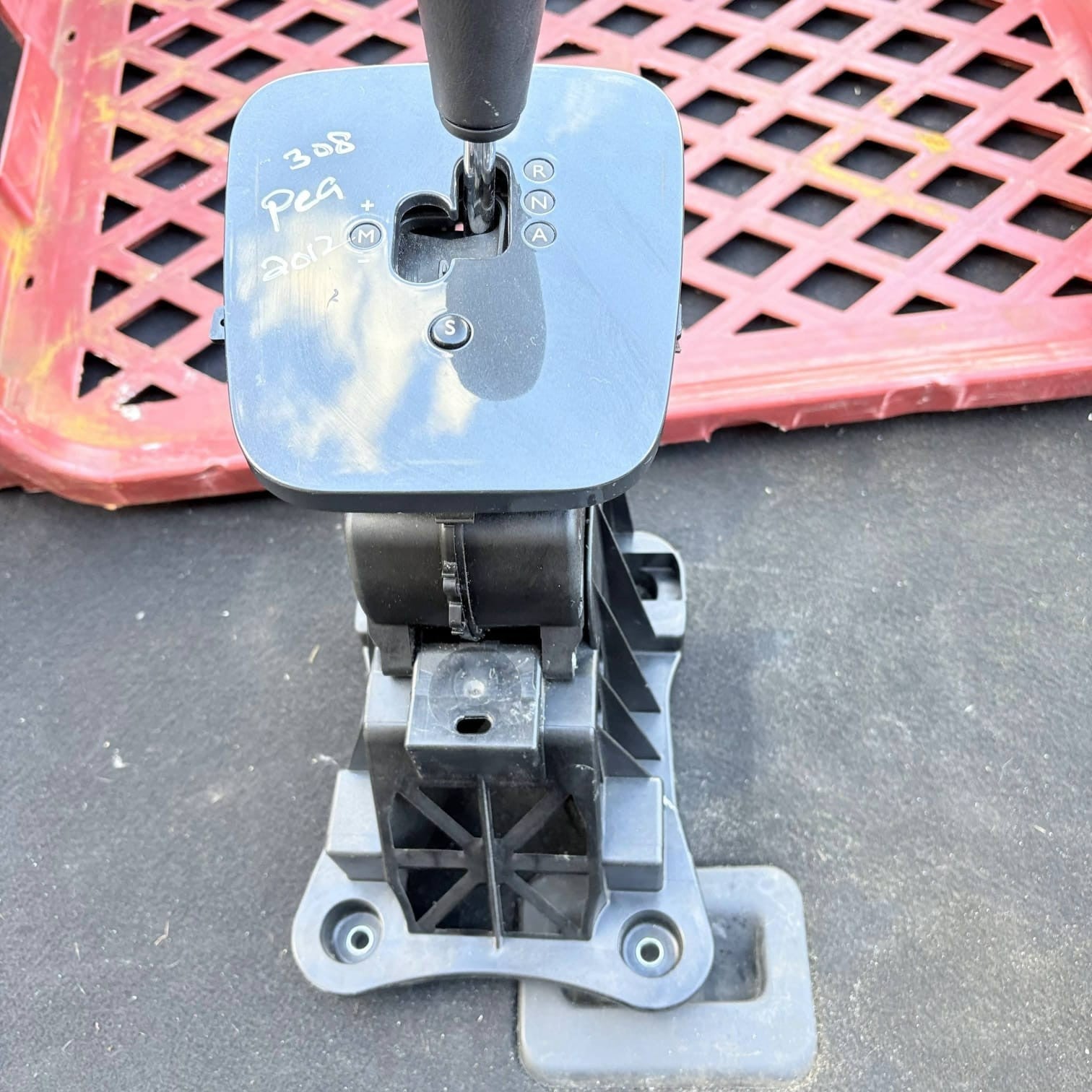 PEUGEOT 3008 2012 AUTOMATIC GEAR SELECTOR SHIFTER 9687024580