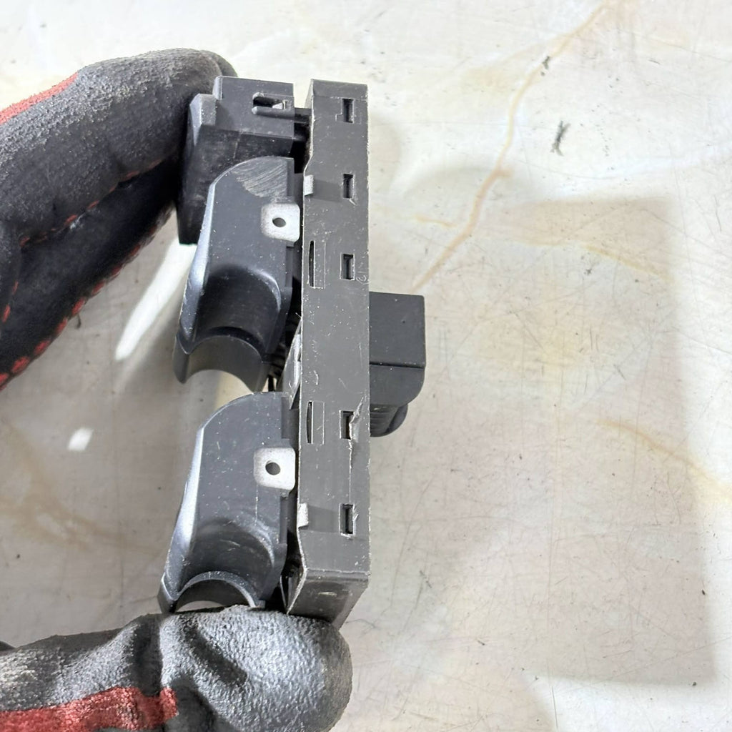 8K0959851 0 MASTERWINDOWCONTROLSWITCH BUTTONSDRIVER SIDE FOR AUDI A4B8 A5Q5 2009