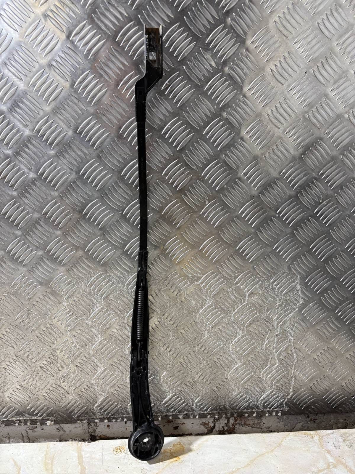 FORD FOCUS FRONT WINDSCREEN WIPER ARMS BM5117526AC