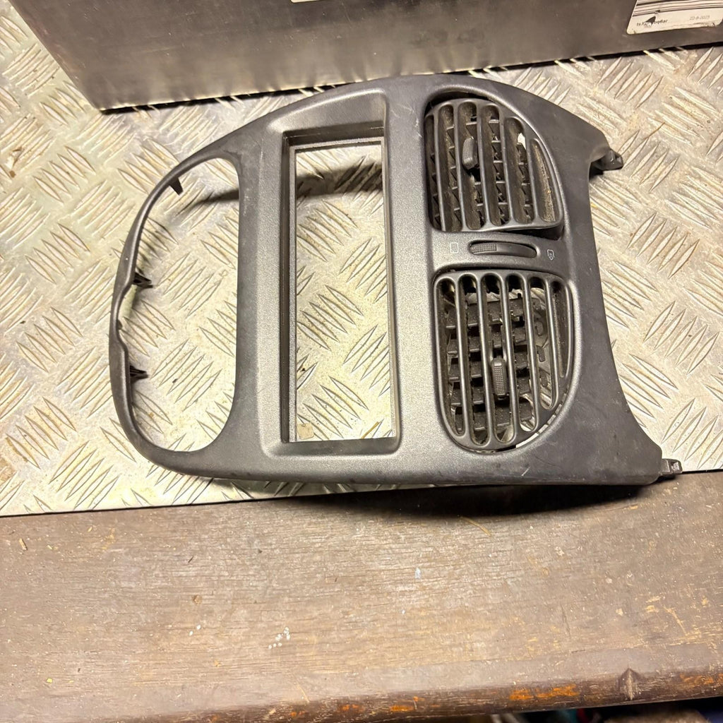 Peugeot 206 Centre Air Vents Radio Surround Trim Console Fascia 1998-2006