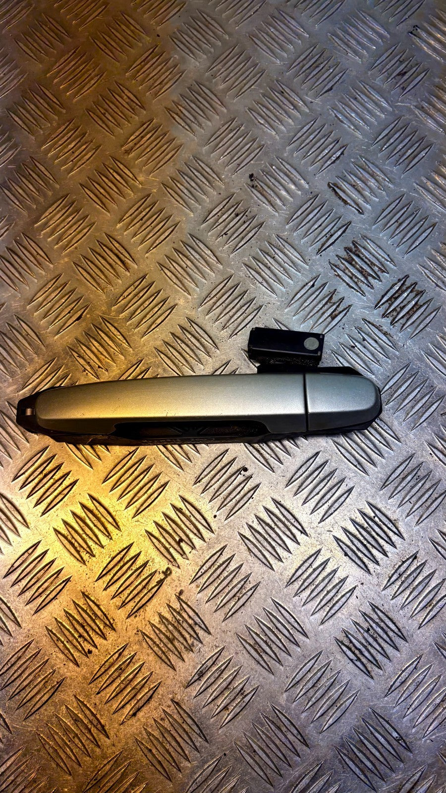 TOYOTA AVENSIS EXTERIOR DOOR HANDLE PASSENGER REAR LEFT 2003-2009