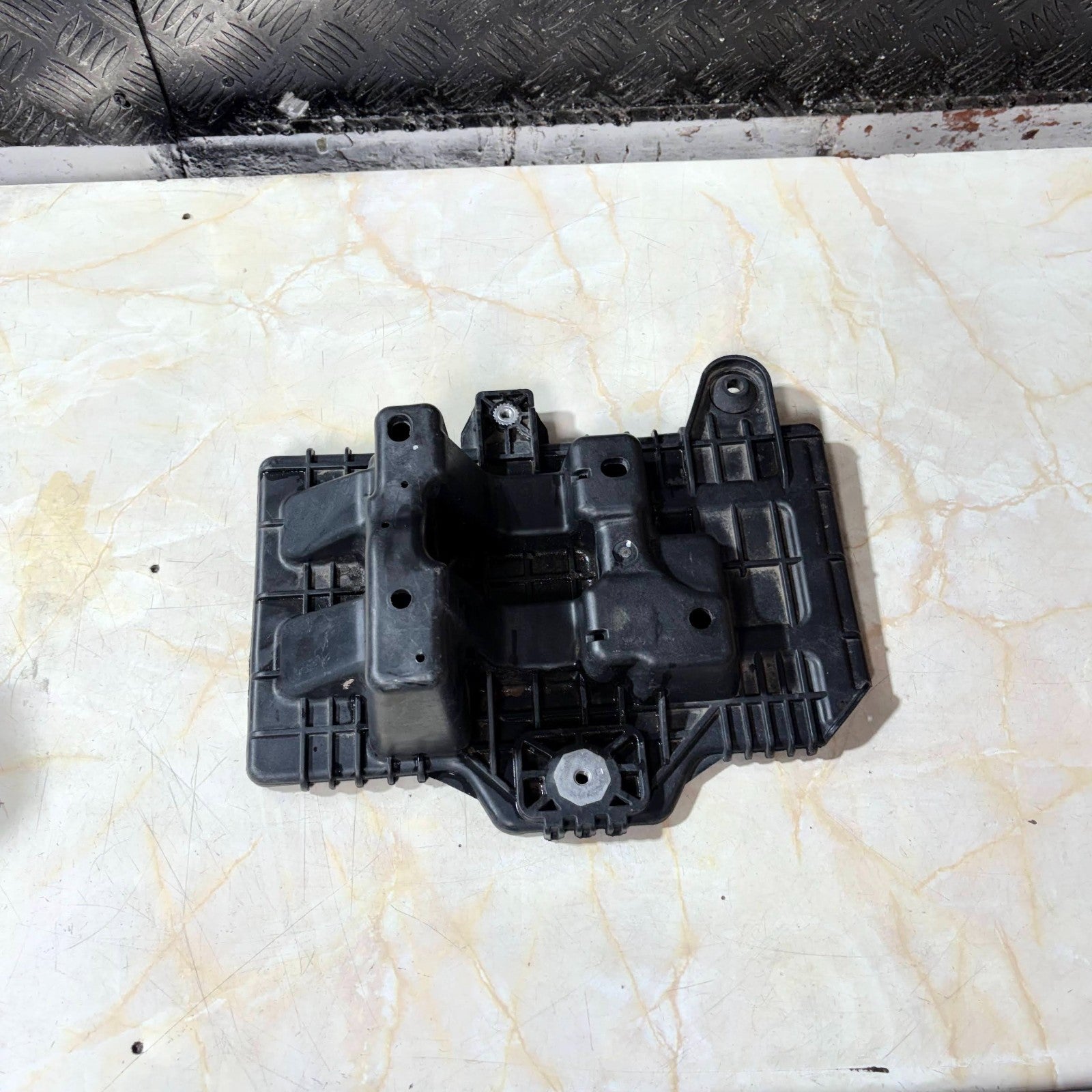 KIA Sportage QL 16-21 1.6 Battery Tray Bracket Holder 37150-D3500